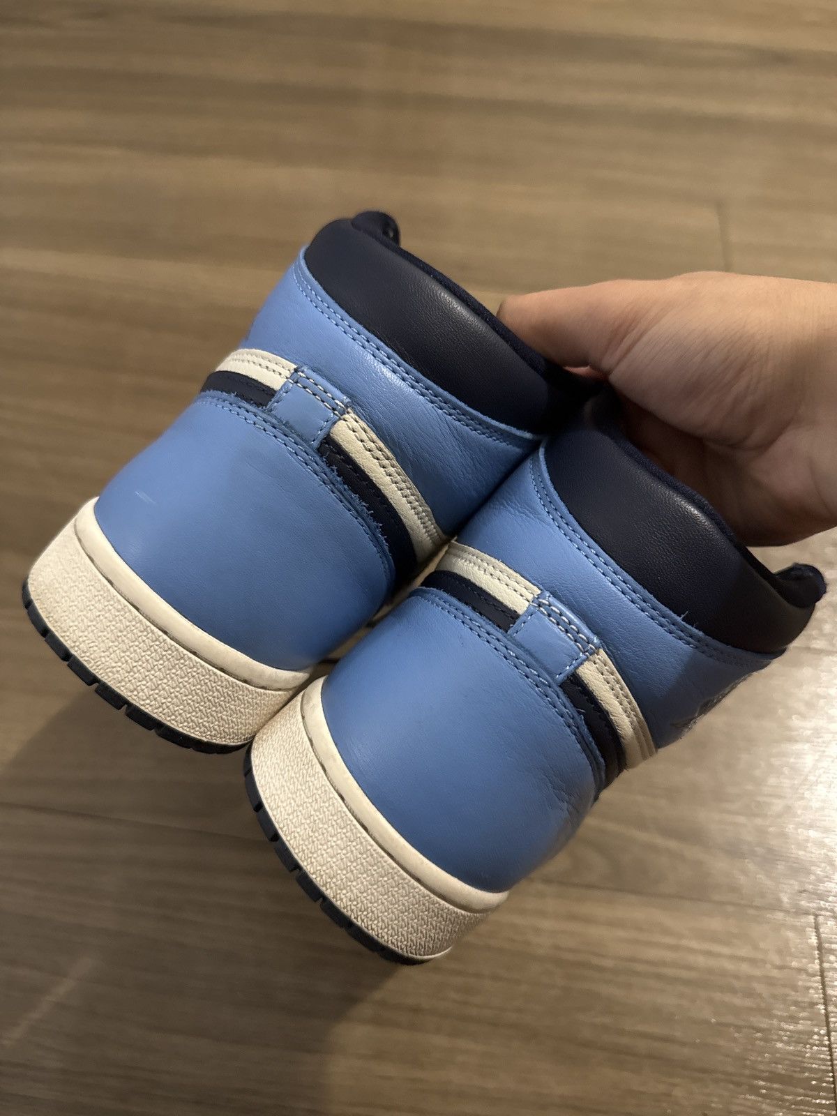 Nike Nike Air Jordan 1 Retro OG High Obsidian UNC 2019 Size US 9 / EU 42 - 5 Thumbnail