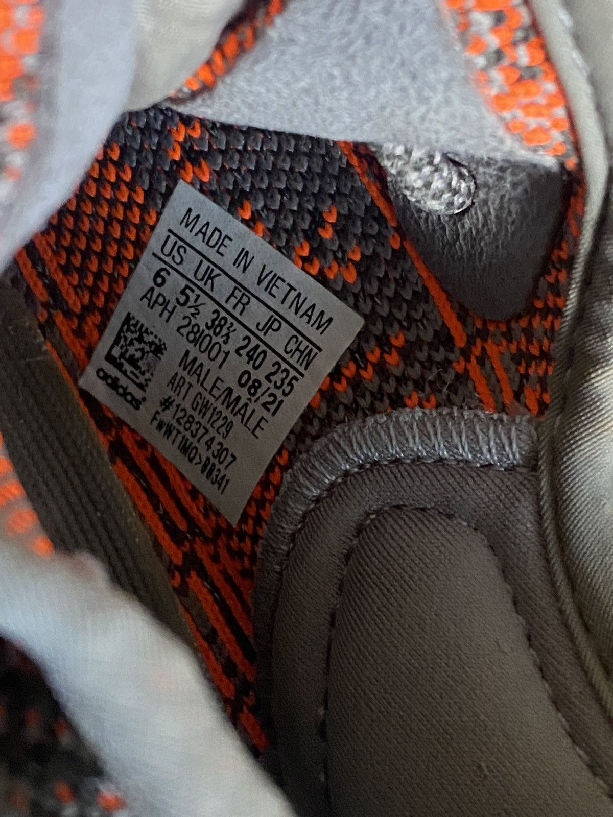 Adidas × Kanye West adidas YEEZY BOOST 350v2 Beluga Size US 6 / EU 39 - 8 Thumbnail
