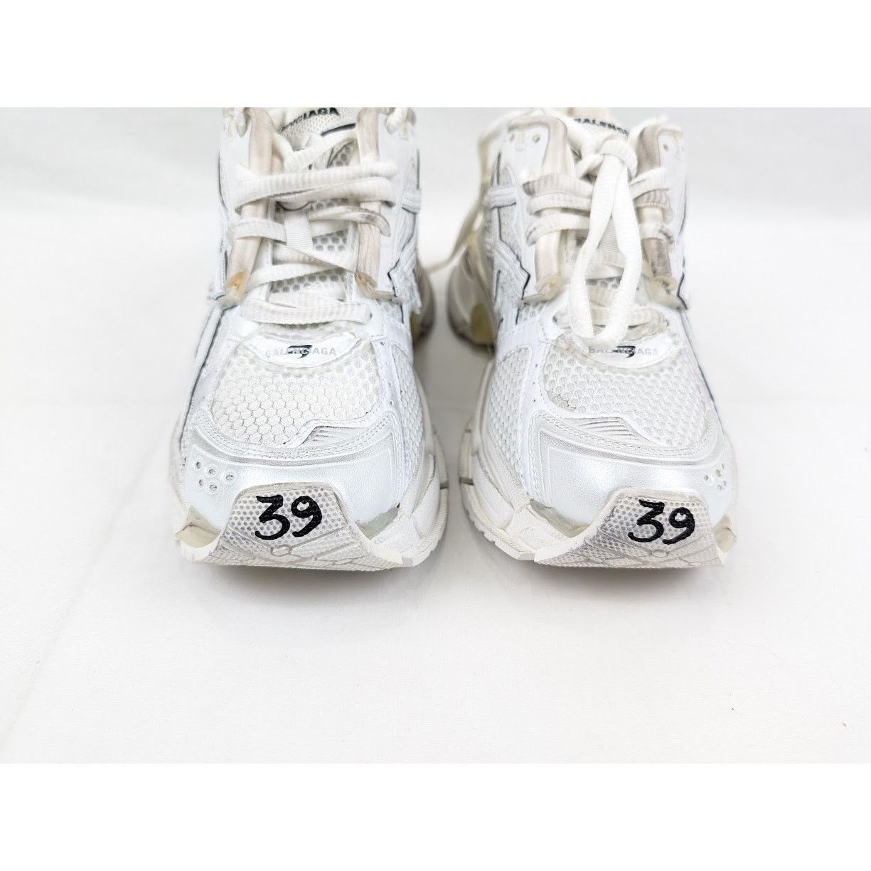 Balenciaga o1rshd1 Monocolor Runner Sneakers in White Size US 6 / EU 39 - 14 Thumbnail
