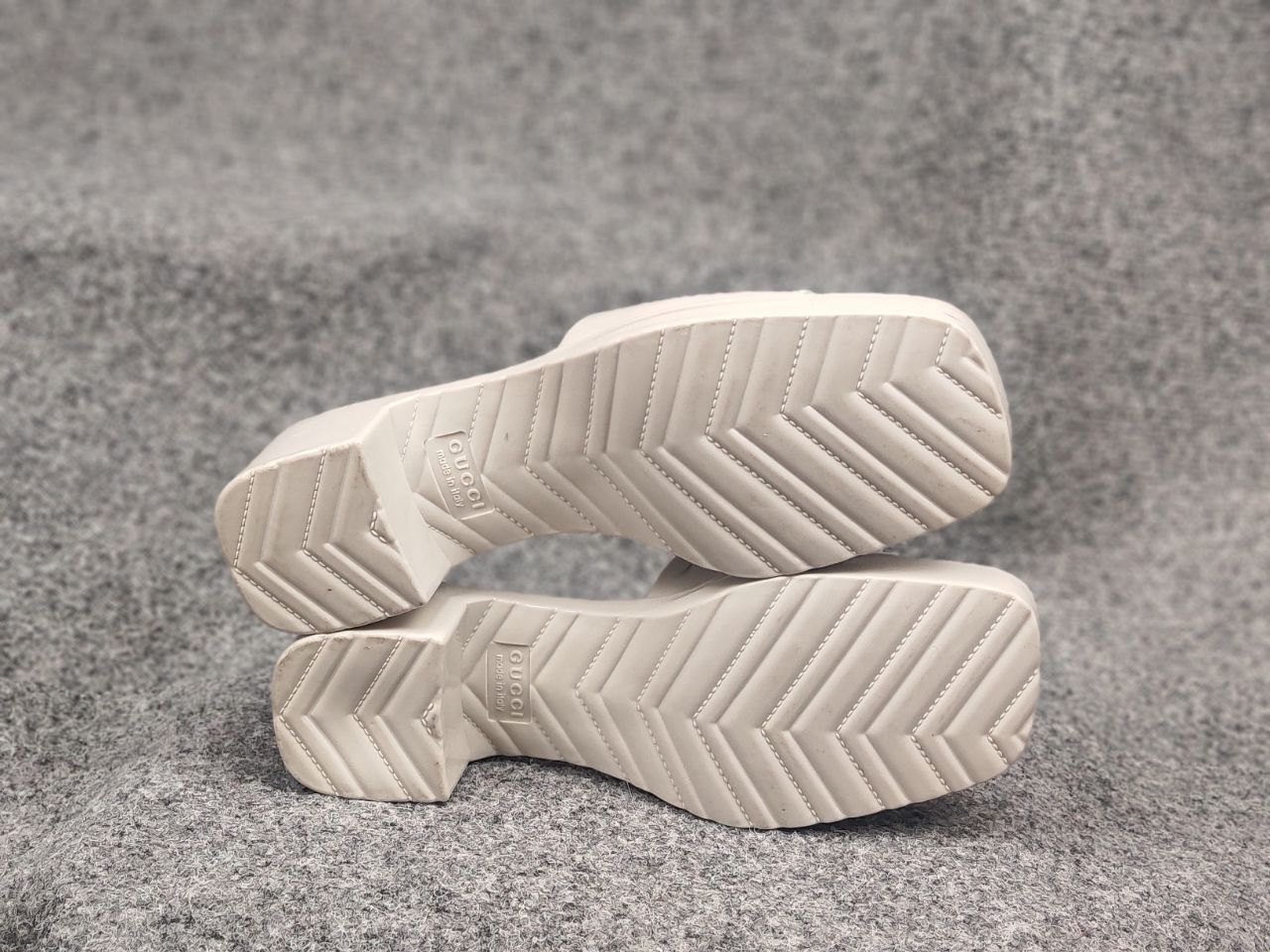 Gucci Gucci Rubber Logo Platform Slide Sandal Mystic White Mules Size US 11 / IT 41 - 17 Thumbnail