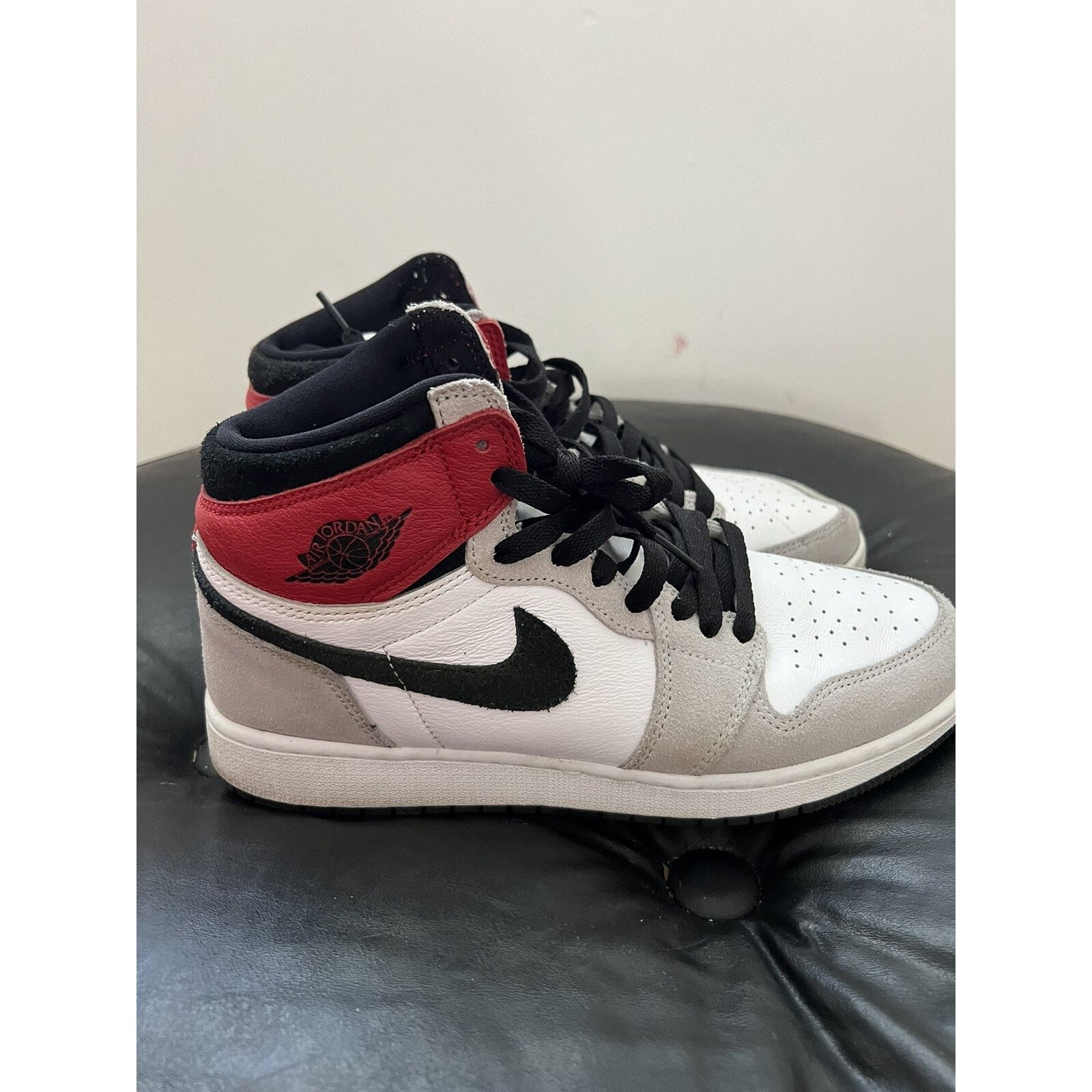 Nike Size 7Y (GS) - Jordan 1 Retro OG High Smoke Grey Size US 7 / EU 40 - 4 Thumbnail