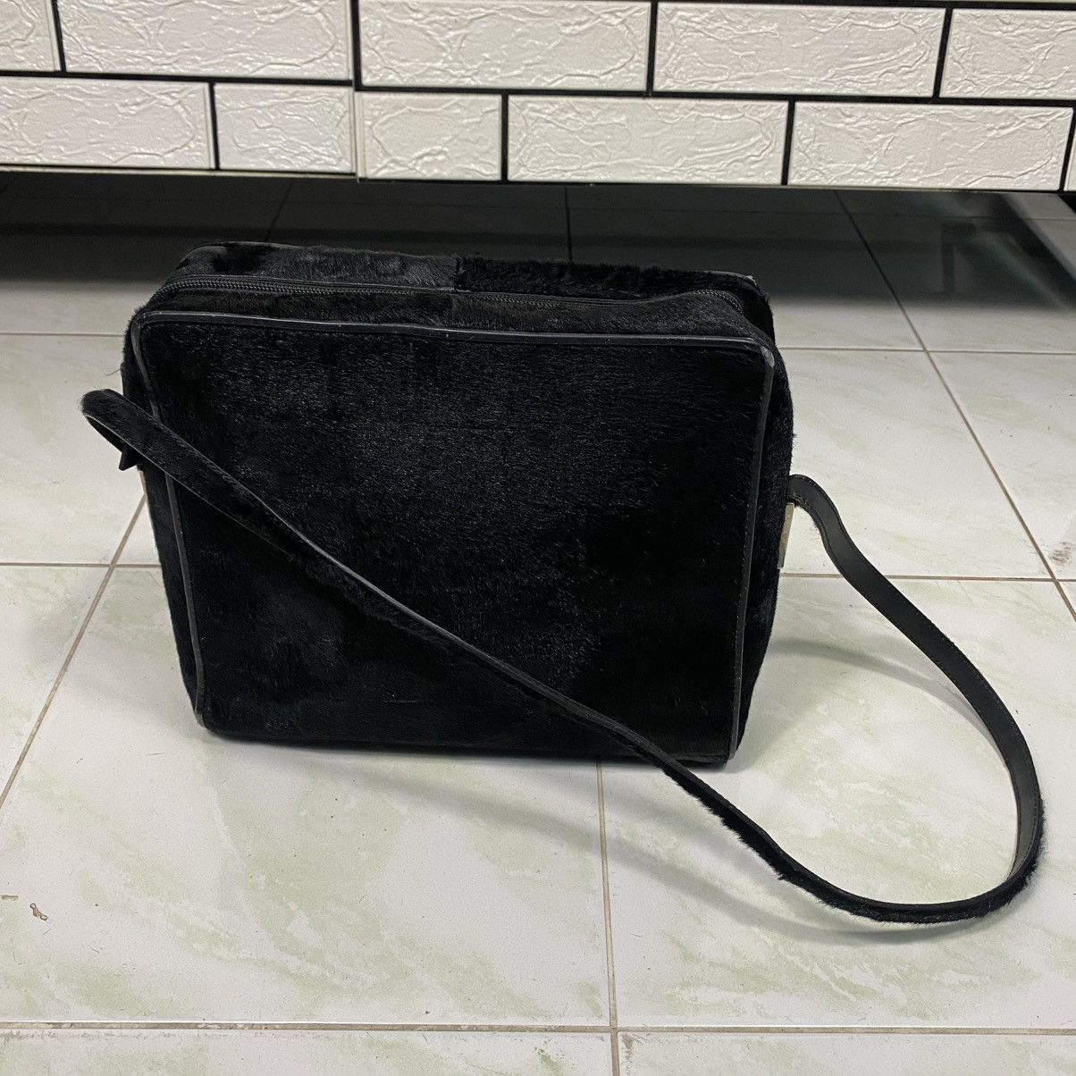 Gucci 🔥VINTAGE GUCCI PONY FUR CROSSBODY BAG Size ONE SIZE - 1 Thumbnail
