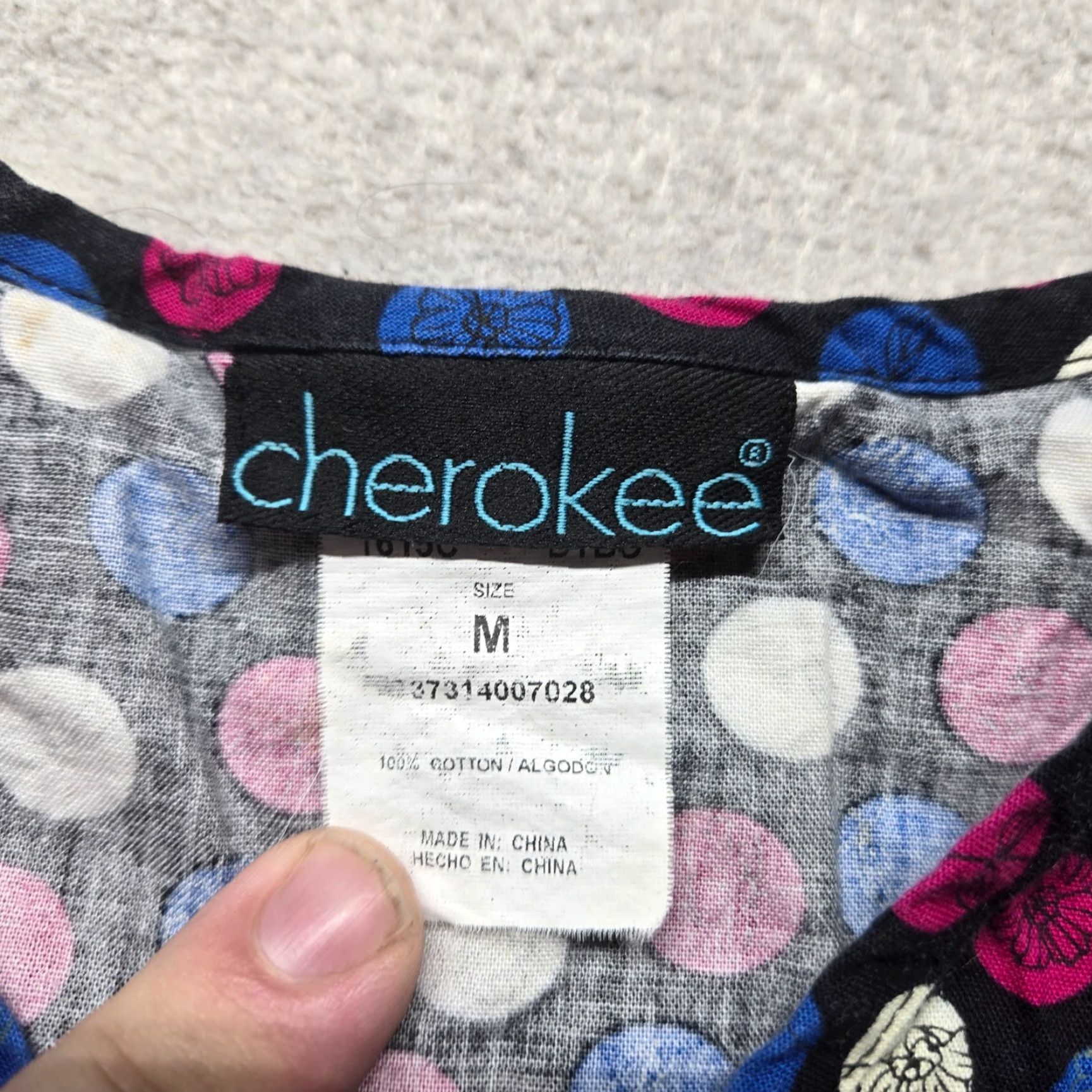 Cherokee Cherokee Workwear Women's V-Neck Scrub Top Circles & Flowers Short Sleeve Medium Size M / US 6-8 / IT 42-44 - 3 Thumbnail