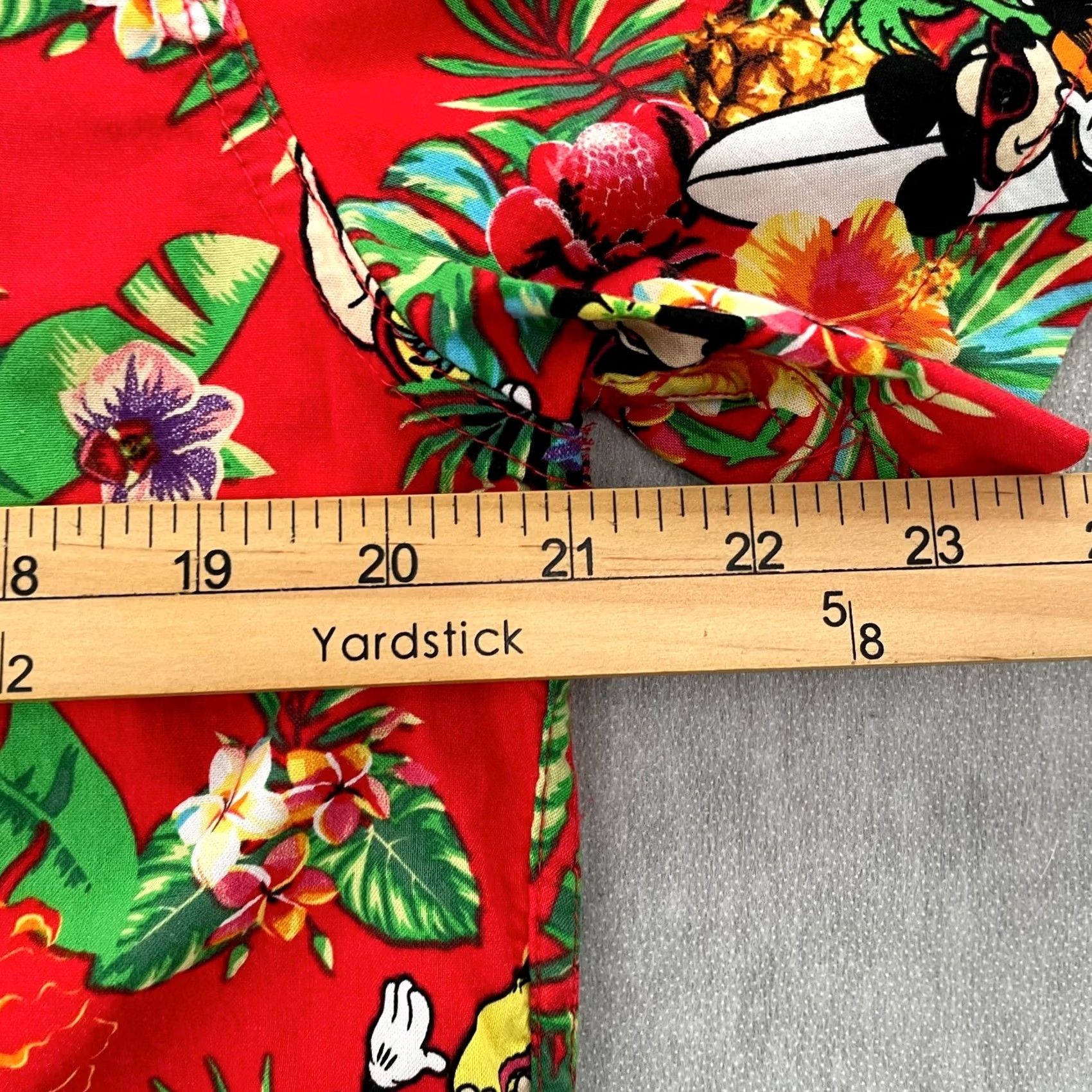 Disney VINTAGE Disney Hawaiian Shirt Shirt Men L Red Mickey Mouse Minnie Mouse Surfing Vacation Floral Pattern Hawaiian Theme 90s Size US L / EU 52-54 / 3 - 6 Thumbnail
