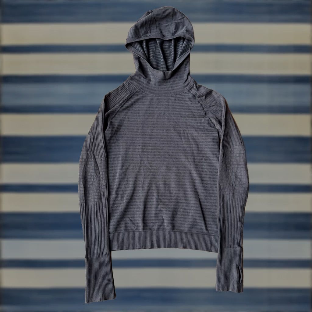 Lululemon VINTAGE? No. (But per rules: do not add) -> Sorry. Size S / US 4 / IT 40 - 1 Thumbnail