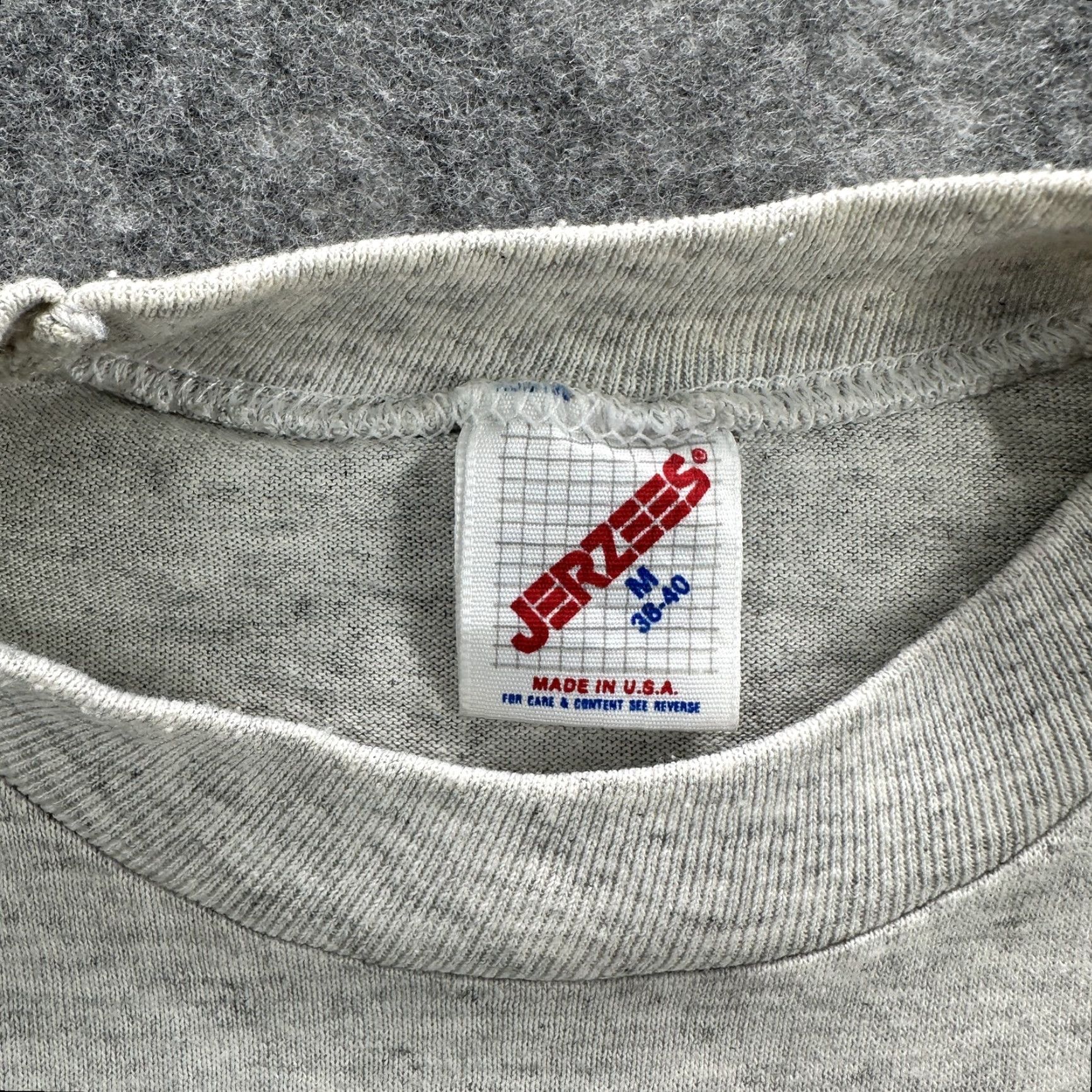 Jerzees VINTAGE Jerzees Shirt Mens Medium Gray Keefe O Caoimh Irish Crest Pocket Tee 90s Size US M / EU 48-50 / 2 - 6 Thumbnail