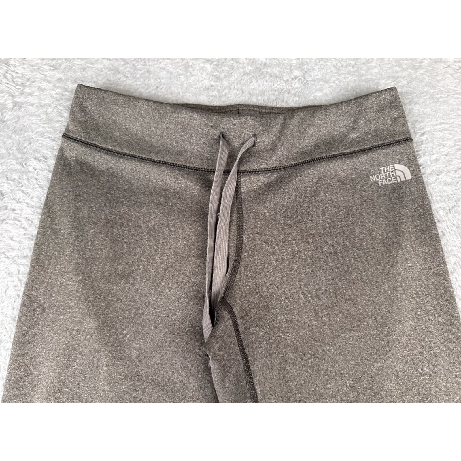 The North Face The North Face Pants Womens Small Gray 28" Straight Leg Polyester Capri Yoga Gym 30 in Waist Regular Inseam 28 in Gray 100% Polyester Size 28" / US 6 / IT 42 - 4 Thumbnail