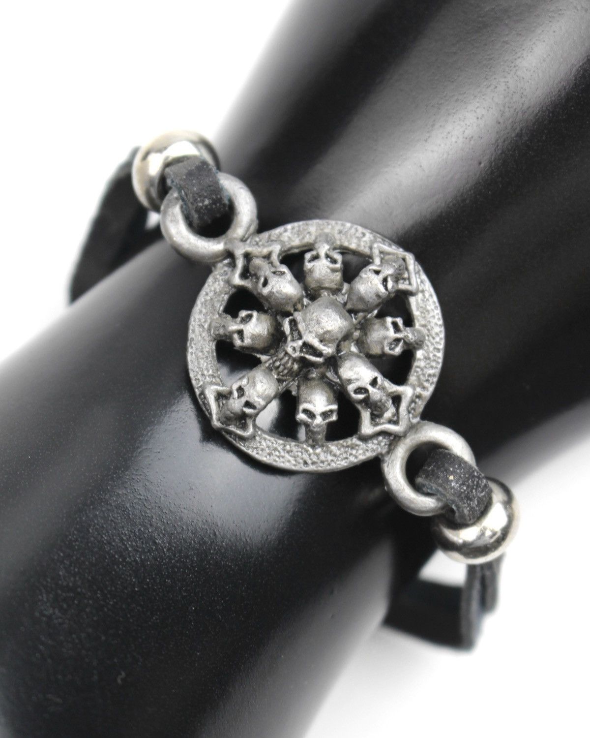 Hysteric Glamour 2000S JAPANESE MADE GOTHIC MULTI-SKULL LEATHER BRACELET Size ONE SIZE - 3 Thumbnail