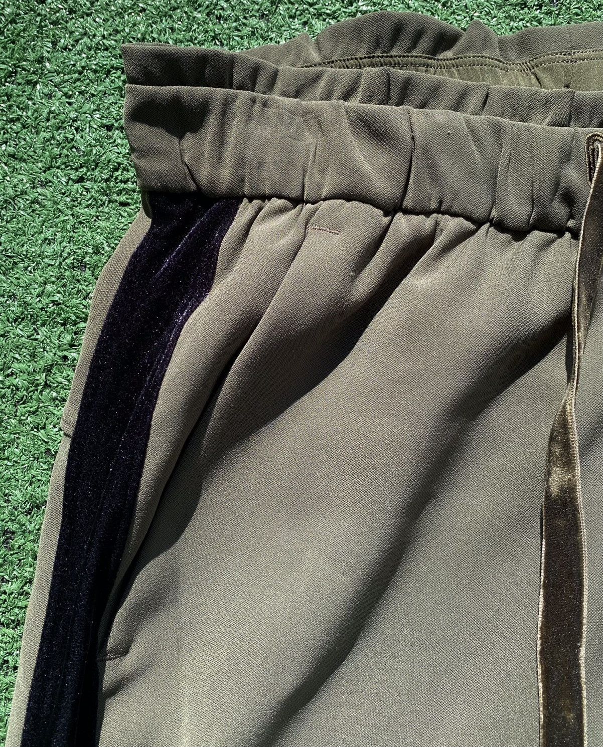 Lululemon Lululemon On the Fly Jogger Olive Green Velvet Trim Pants 2 Size 26" / US 2 / IT 38 - 3 Thumbnail