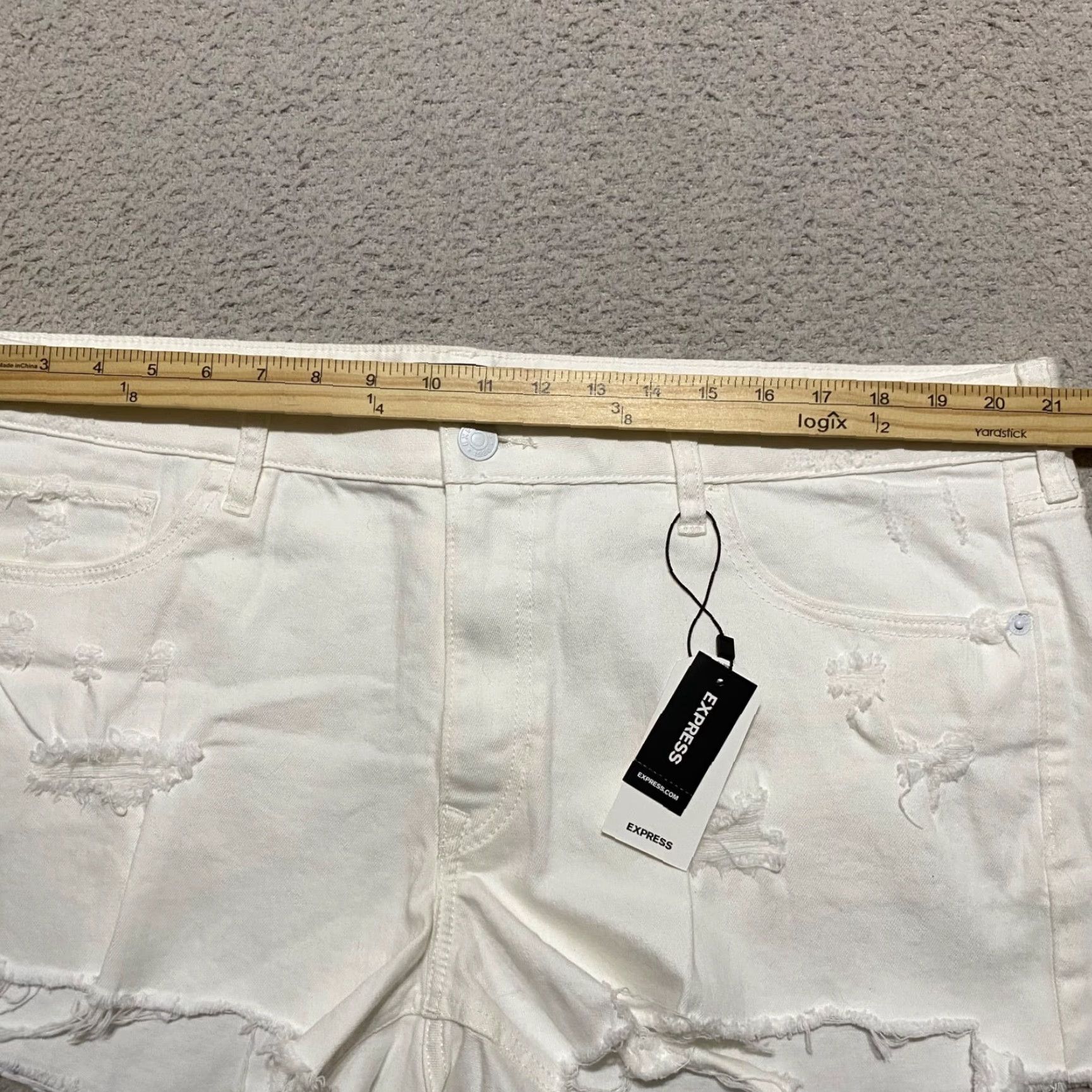 Express Express Womens 18 Plus Jean Shorts White Denim Light Wash Inseam 2" Cut Off NWT Express Size 40" / US 18 - 7 Thumbnail