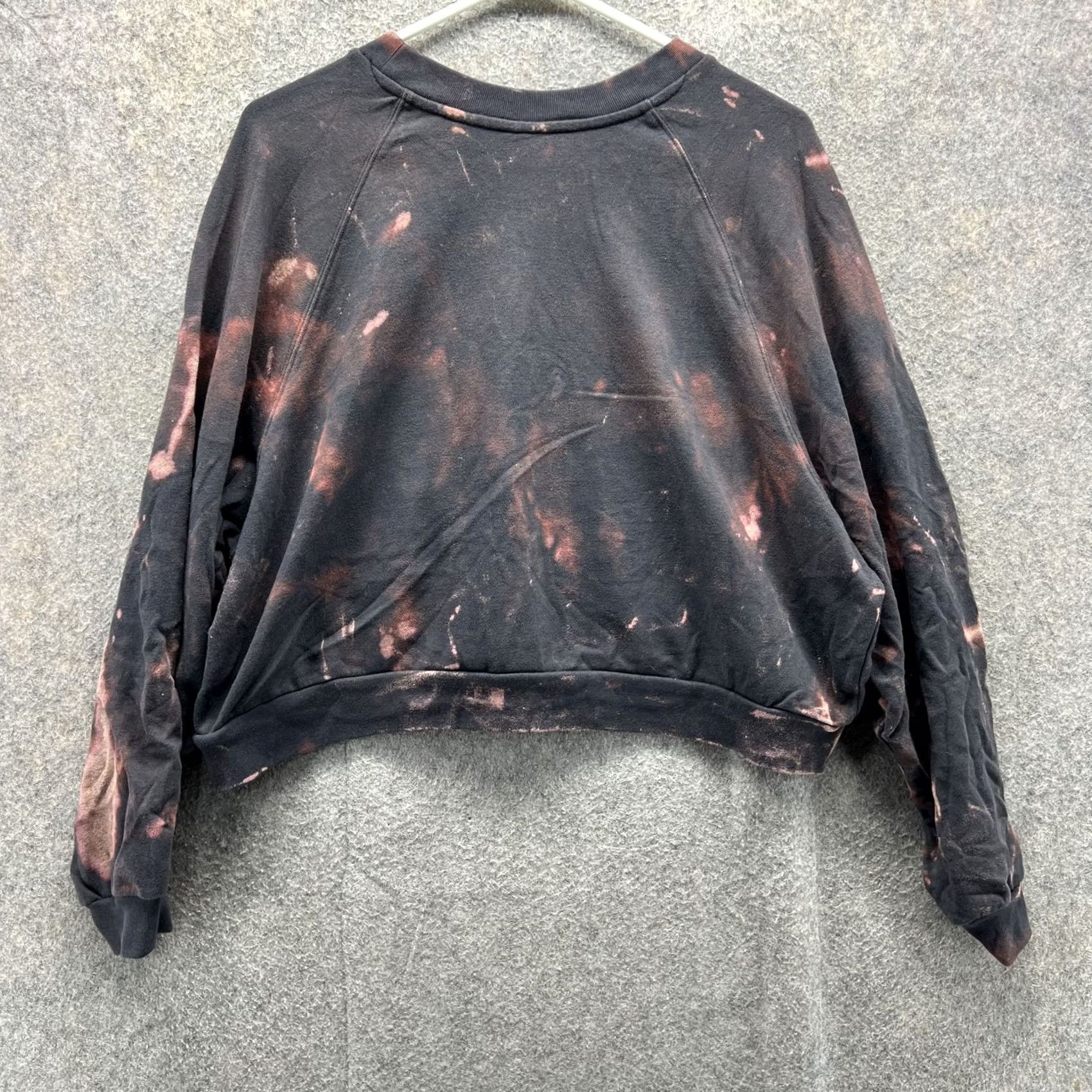 Levi's VINTAGE Levis Sweatshirt Womens Large Black Pink Bleach Flower Graphic Crewneck Pullover Size L / US 10 / IT 46 - 7 Thumbnail