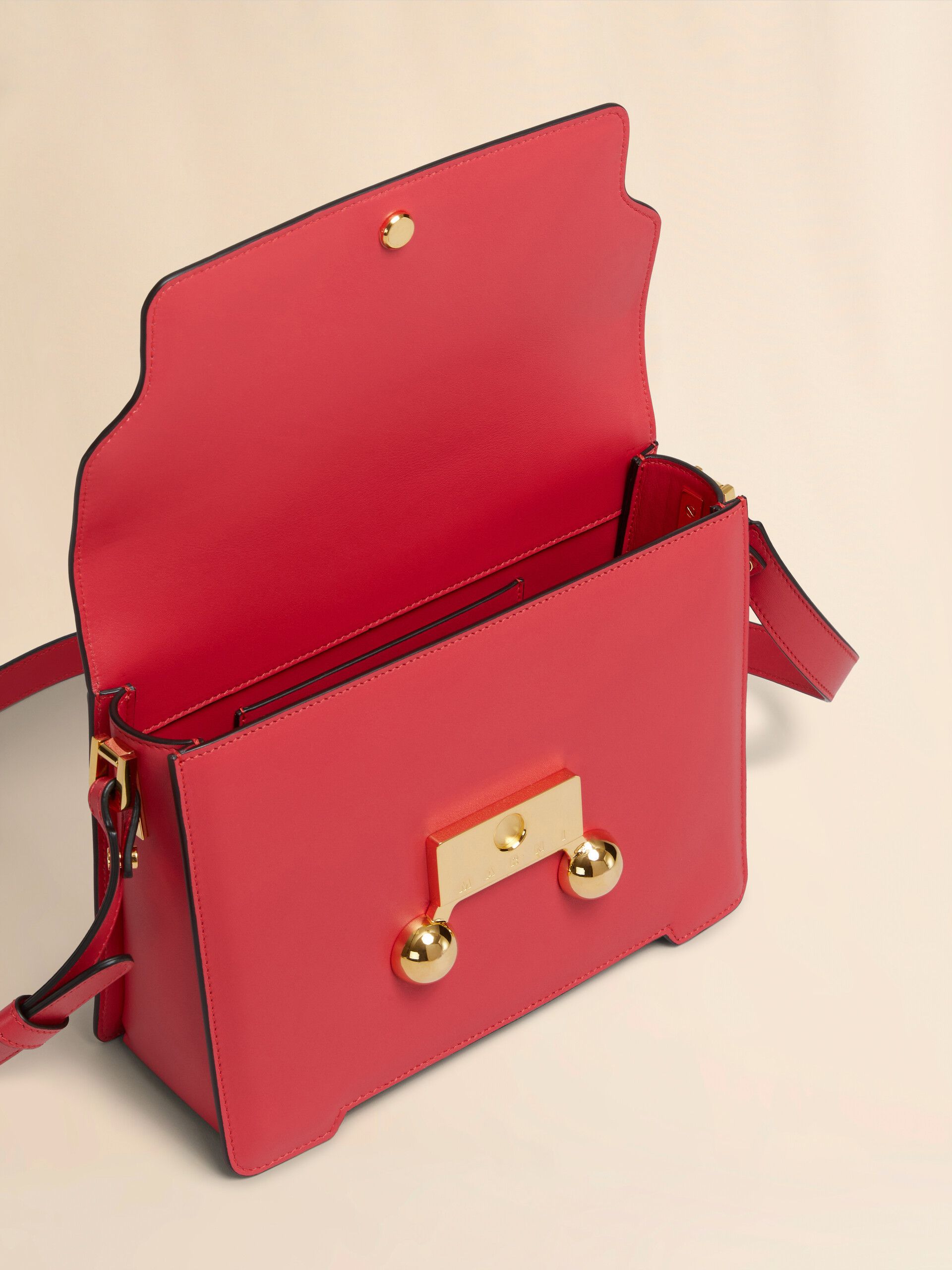 Marni o1f1d3z0126 Size: OS / Trunkaroo Medium Shoulder Bag in Red Size ONE SIZE - 3 Thumbnail