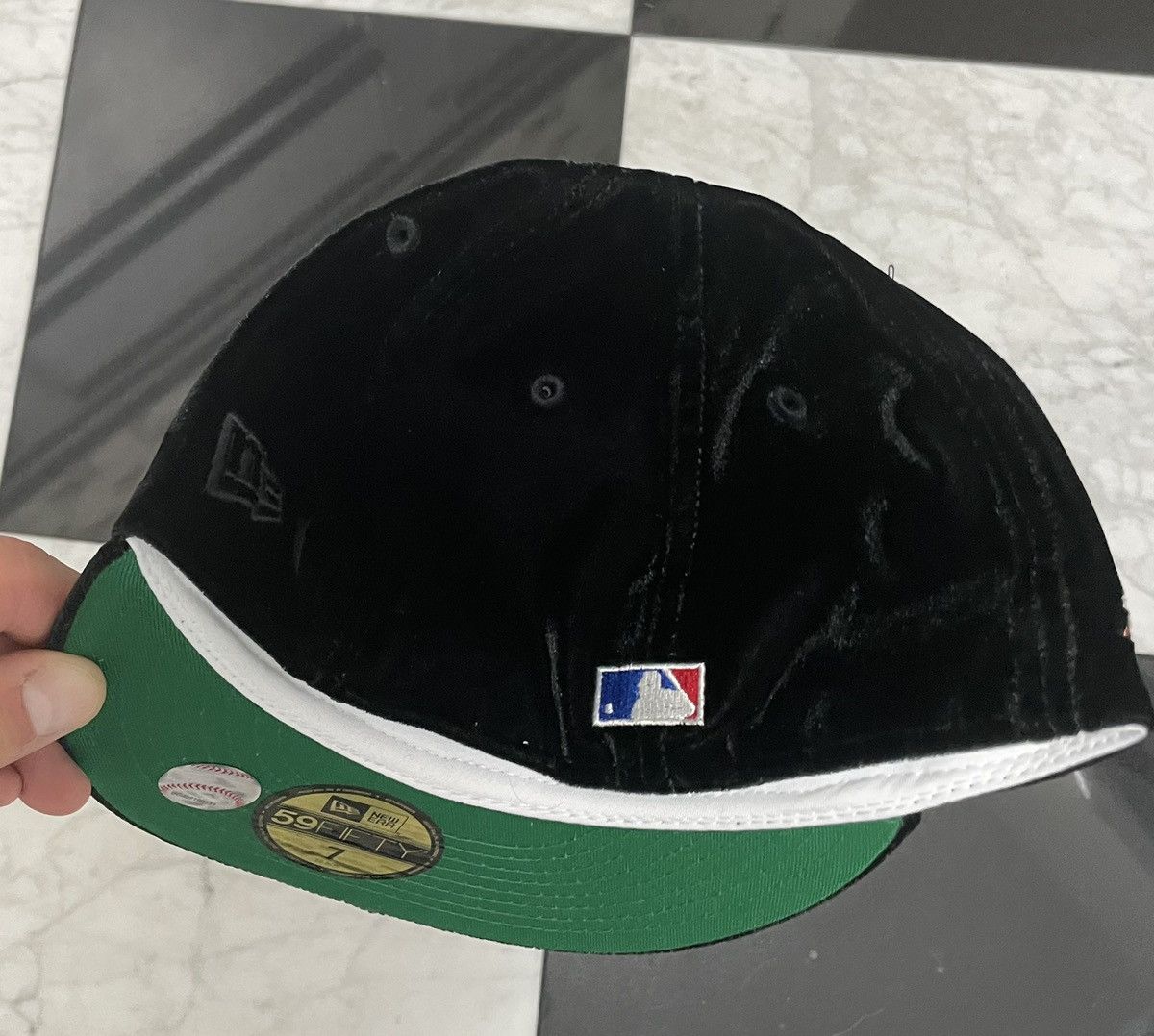 New Era 🔥Exclusive Velvet Astros hat 7 I also have other sizes Size ONE SIZE - 4 Thumbnail