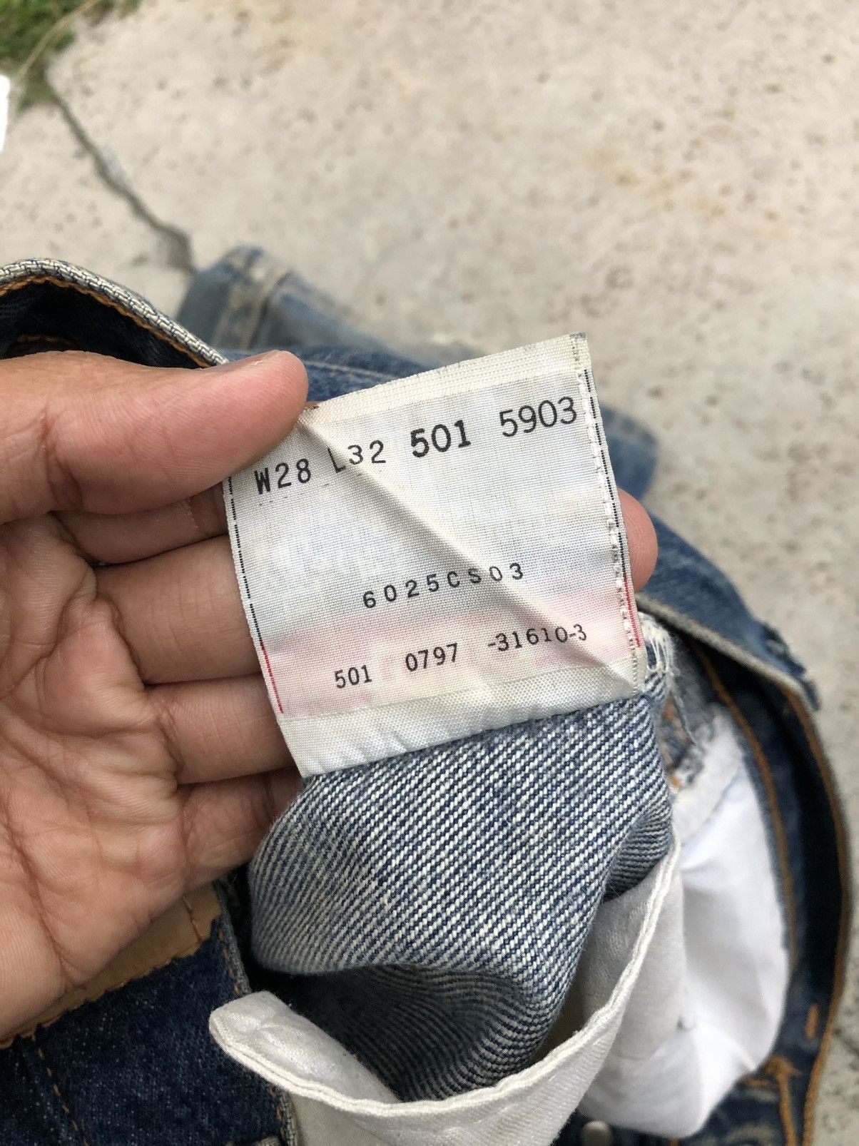 Levi's VINTAGE 90s LEVIS 501 DIRTY DISTRESSED DENIM Size US 28 / EU 44 - 3 Thumbnail
