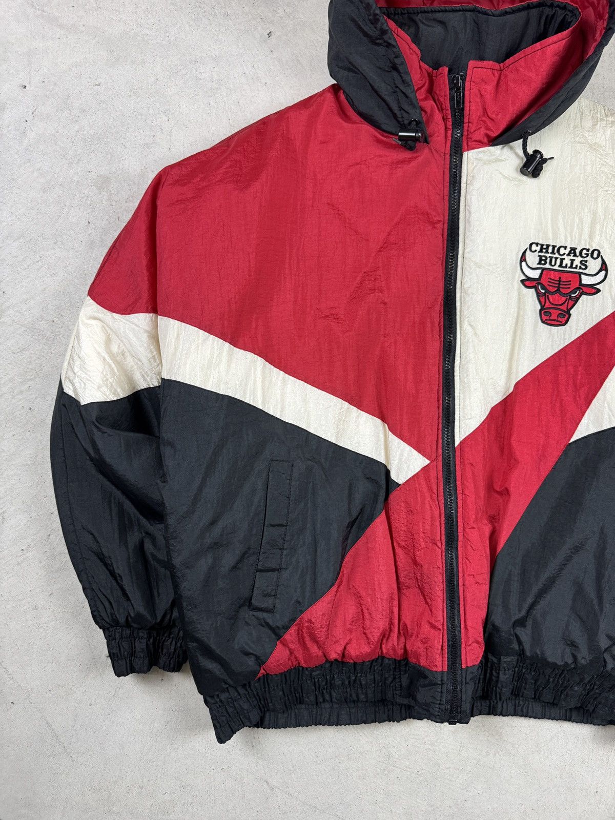Vintage 1990’s Chicago Bulls Hooded Puffer Jacket Size US L / EU 52-54 / 3 - 3 Thumbnail