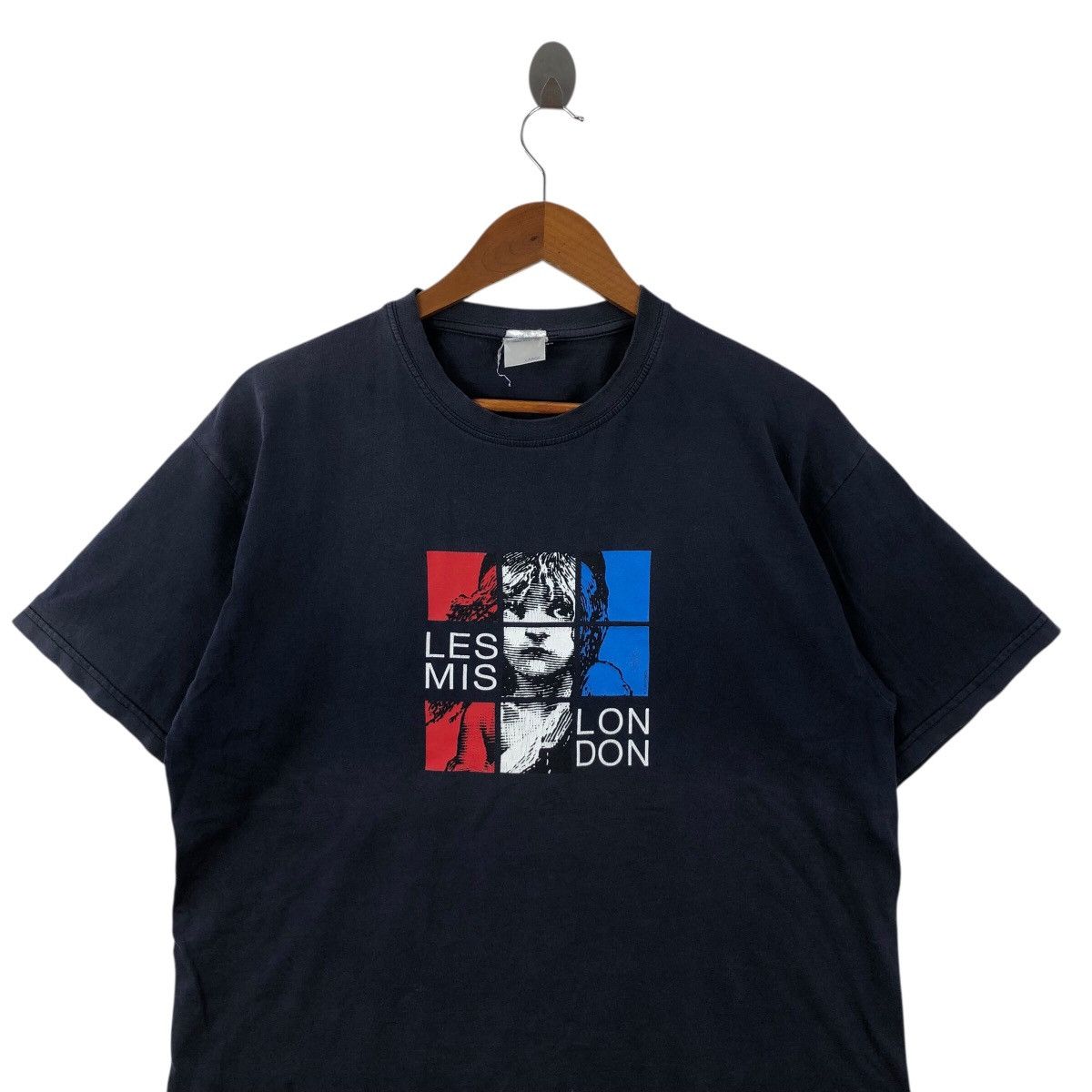 Vintage VTG Les Miserables London Crew Neck T-Shirt Tee Navy Blue Size US L / EU 52-54 / 3 - 2 Thumbnail