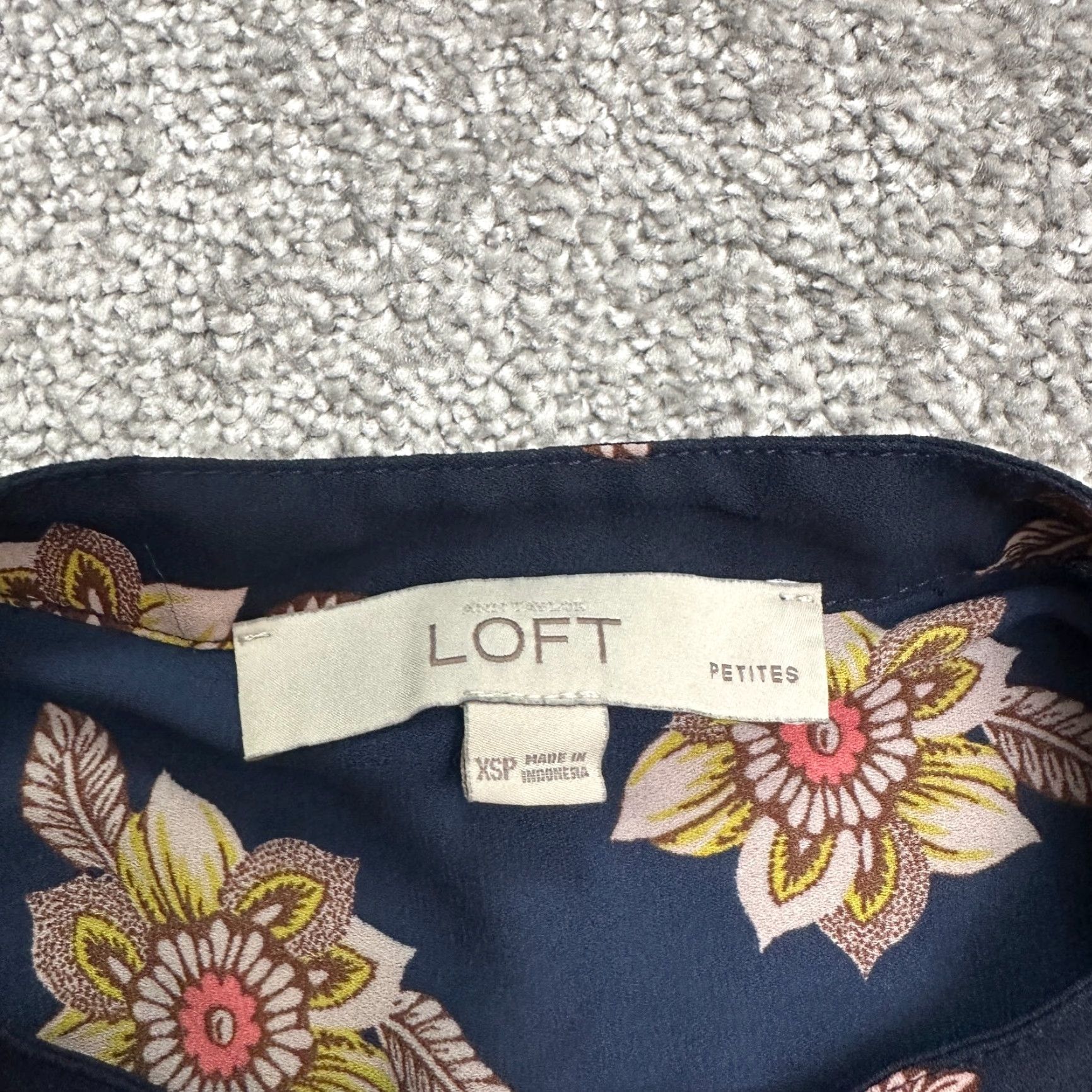 Loft Ann Taylor Loft Petites Tunic Blouse Womens XSP Blue Floral V-Neck Long Sleeve Size XS / US 0-2 / IT 36-38 - 6 Thumbnail