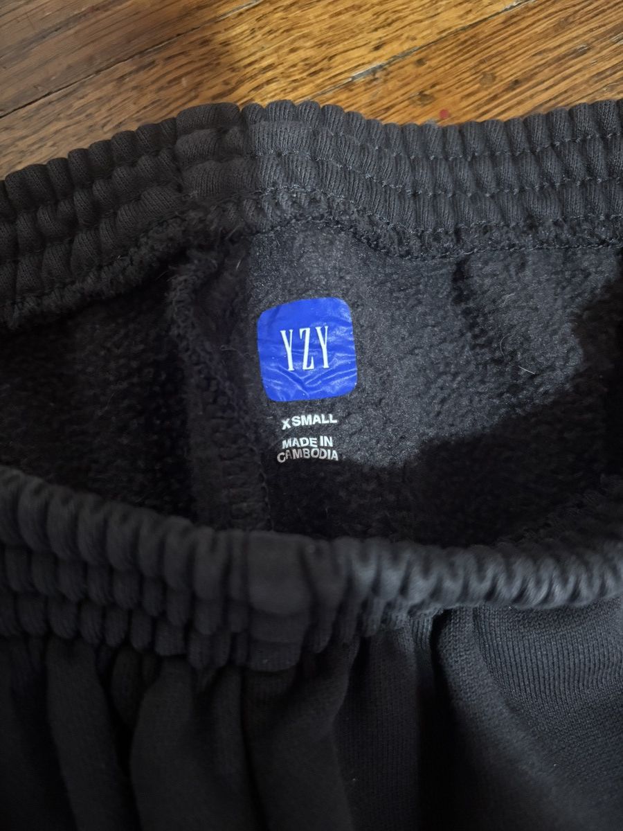 Balenciaga × Gap × Yeezy Yeezy GAP Engineered by Balenciaga Sweatpants Size US 26 / EU 42 - 2 Thumbnail