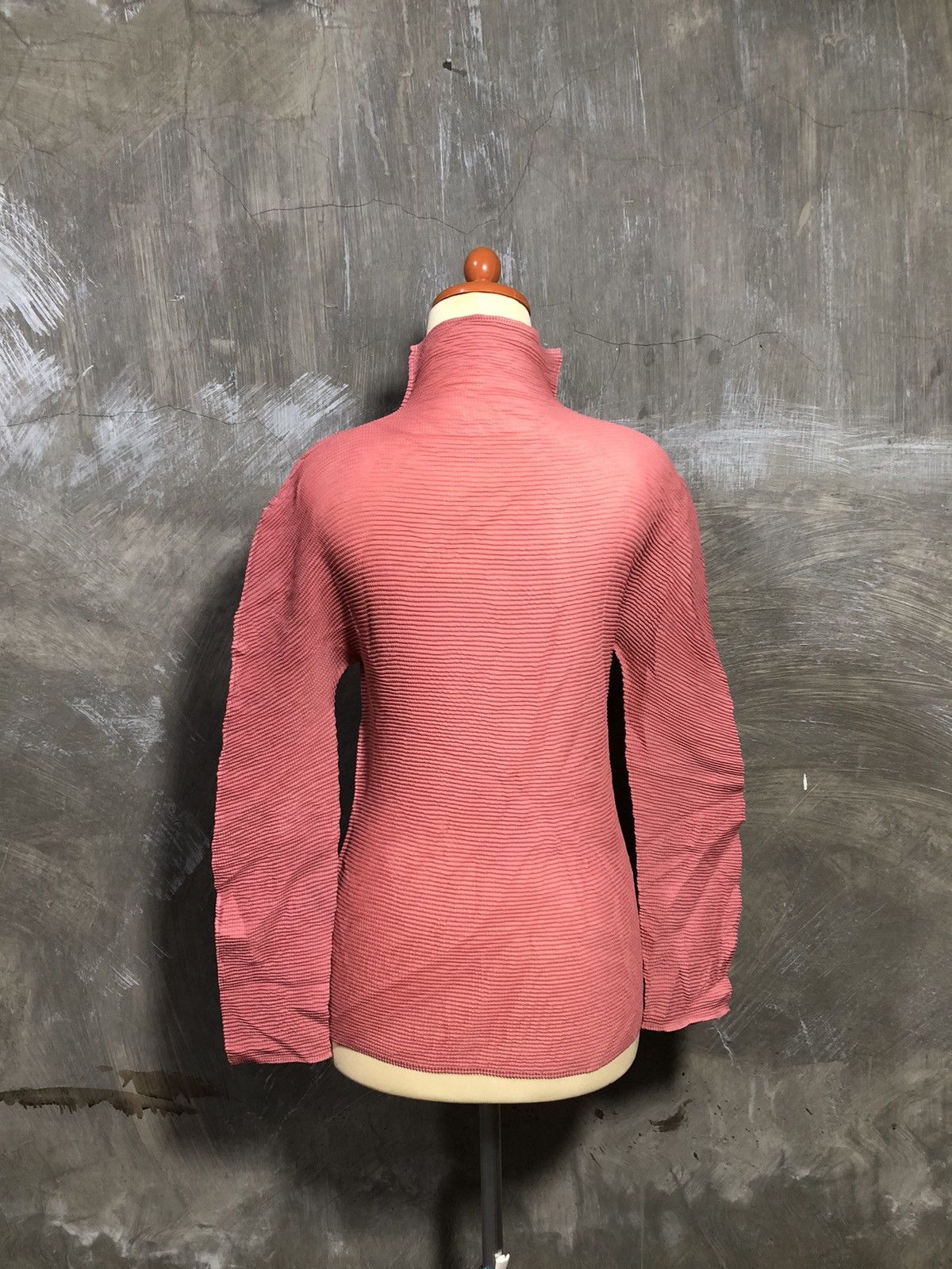 Homme Plisse Issey Miyake × Issey Miyake × Pleats Please Issey Miyake Me Issey Miyake Pleats Tops Size S / US 4 / IT 40 - 9 Thumbnail
