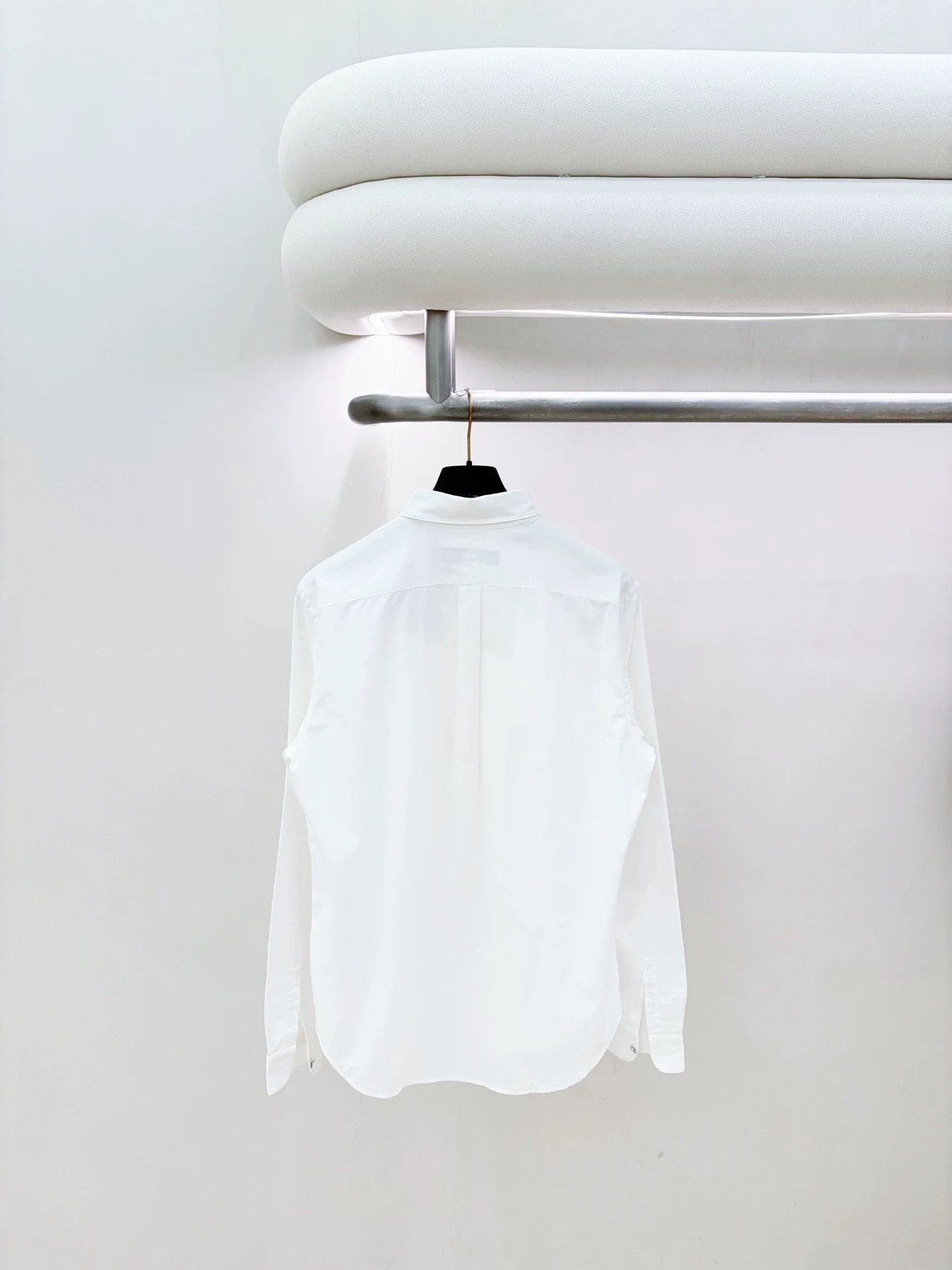 Louis Vuitton LV white shirt XL neck stain wash label fade Size XL / US 12-14 / IT 48-50 - 2 Thumbnail