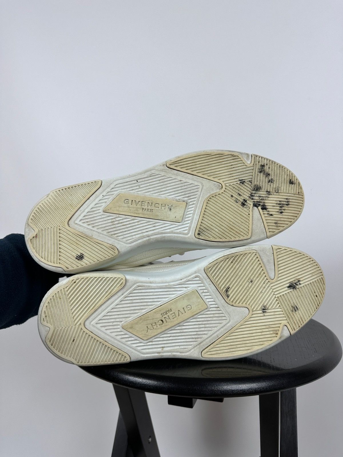 Givenchy Givenchy Wing Low Top White Sneakers Size US 8 / EU 41 - 21 Thumbnail