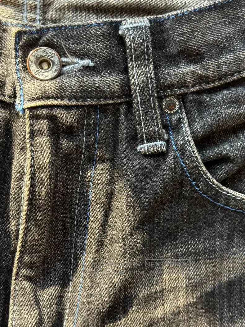 Neighborhood Neighborhood size M jeans Size US 27 - 6 Thumbnail