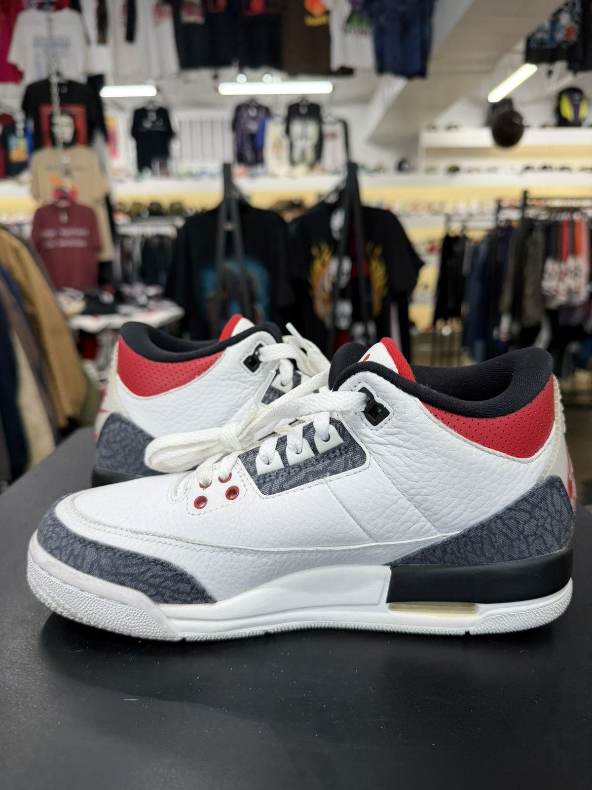 Jordan Brand Air Jordan 3 Fire Red Denim Size 5.5Y (2020) Size US 5.5 / EU 38 - 4 Thumbnail