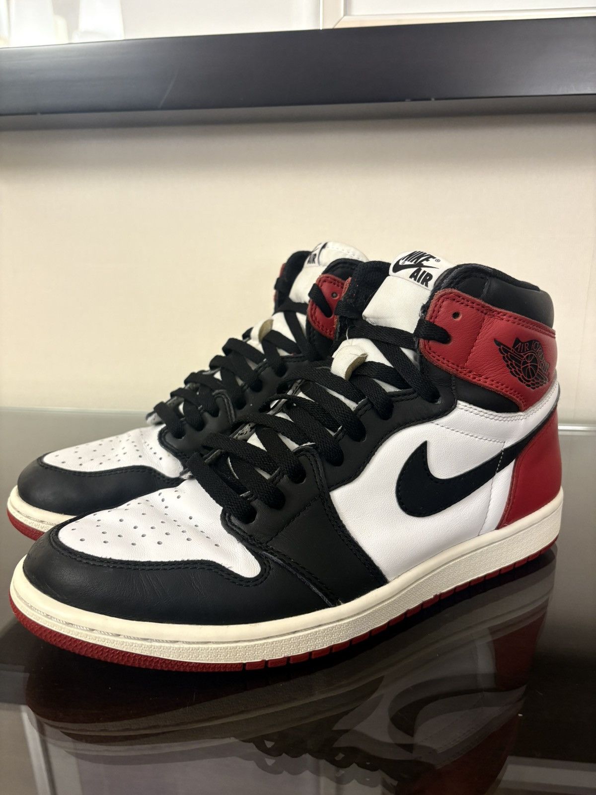 Jordan Brand Jordan 1 Retro High OG Black Toe 2016 Sz 10 Nike Air Size US 10 / EU 43 - 2 Thumbnail