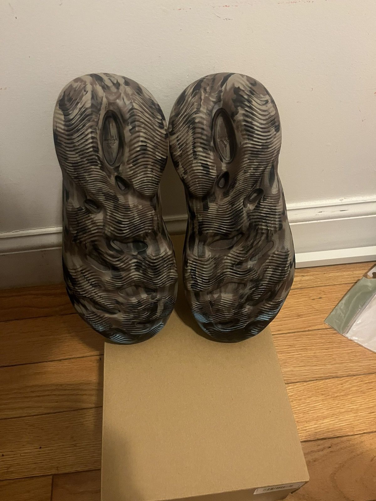 Adidas Adidas Yeezy foam rnr mx cinder size 11 Size US 11 / EU 44 - 5 Thumbnail