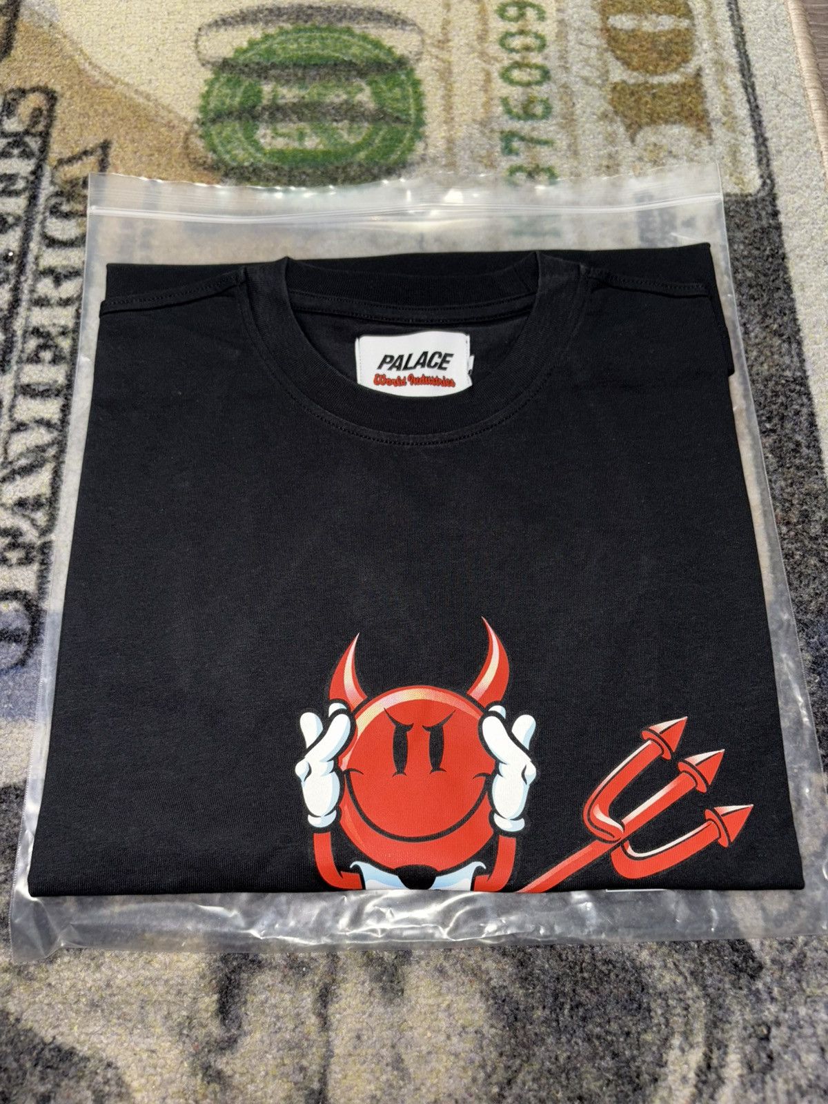 Palace Palace World Industries T-Shirt Black Size US S / EU 44-46 / 1 - 1 Thumbnail