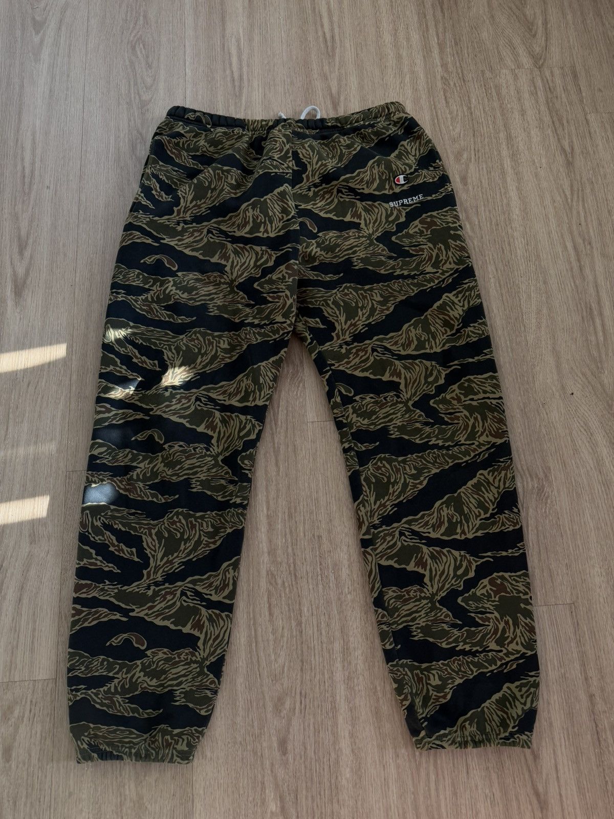 Streetwear × Supreme Supreme East Broadway Tribal sweatpants Size