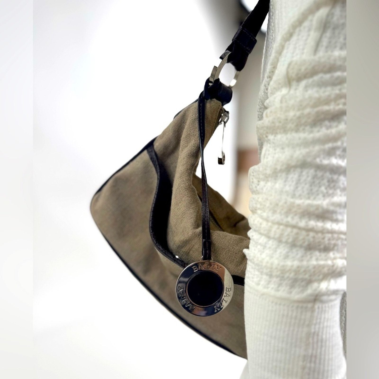 Bally Bally linen shoulder bag /leather piping/web strap Size ONE SIZE - 1 Thumbnail