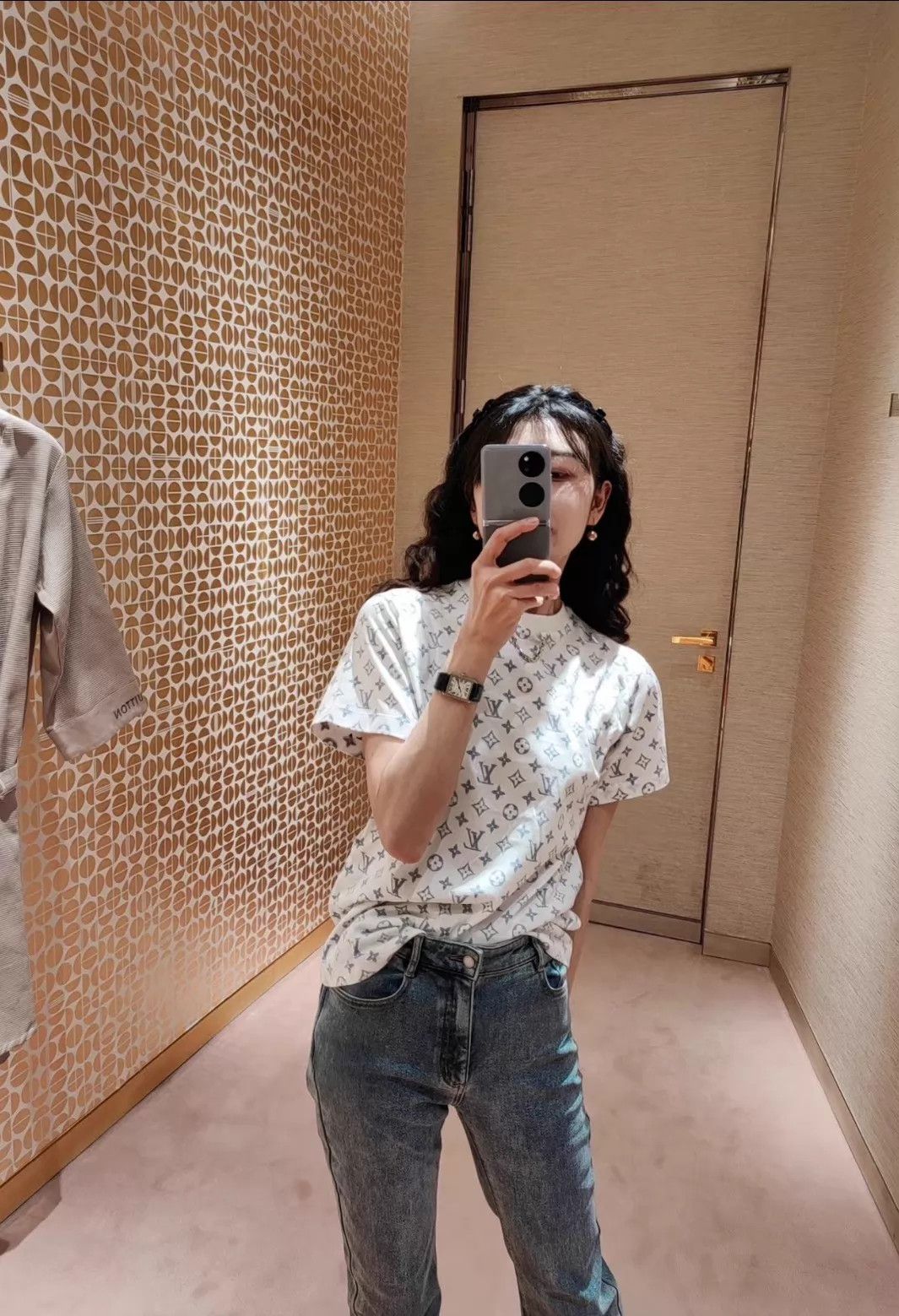Louis Vuitton LV Classic Full Logo White Tee S Mint Size S / US 4 / IT 40 - 9 Thumbnail