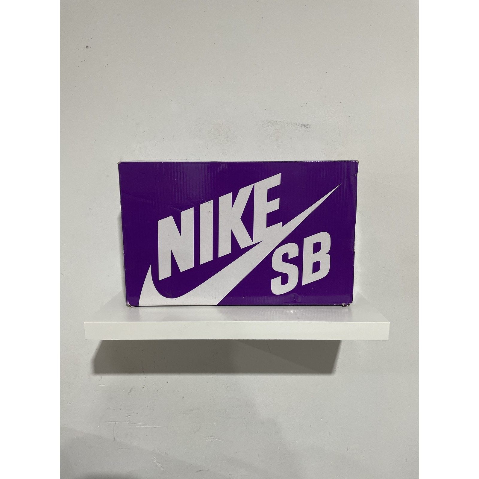 Nike NIKE SB LOW PINK PIG SIZE 9 PREOWNED Size US 9 / EU 42 - 4 Thumbnail