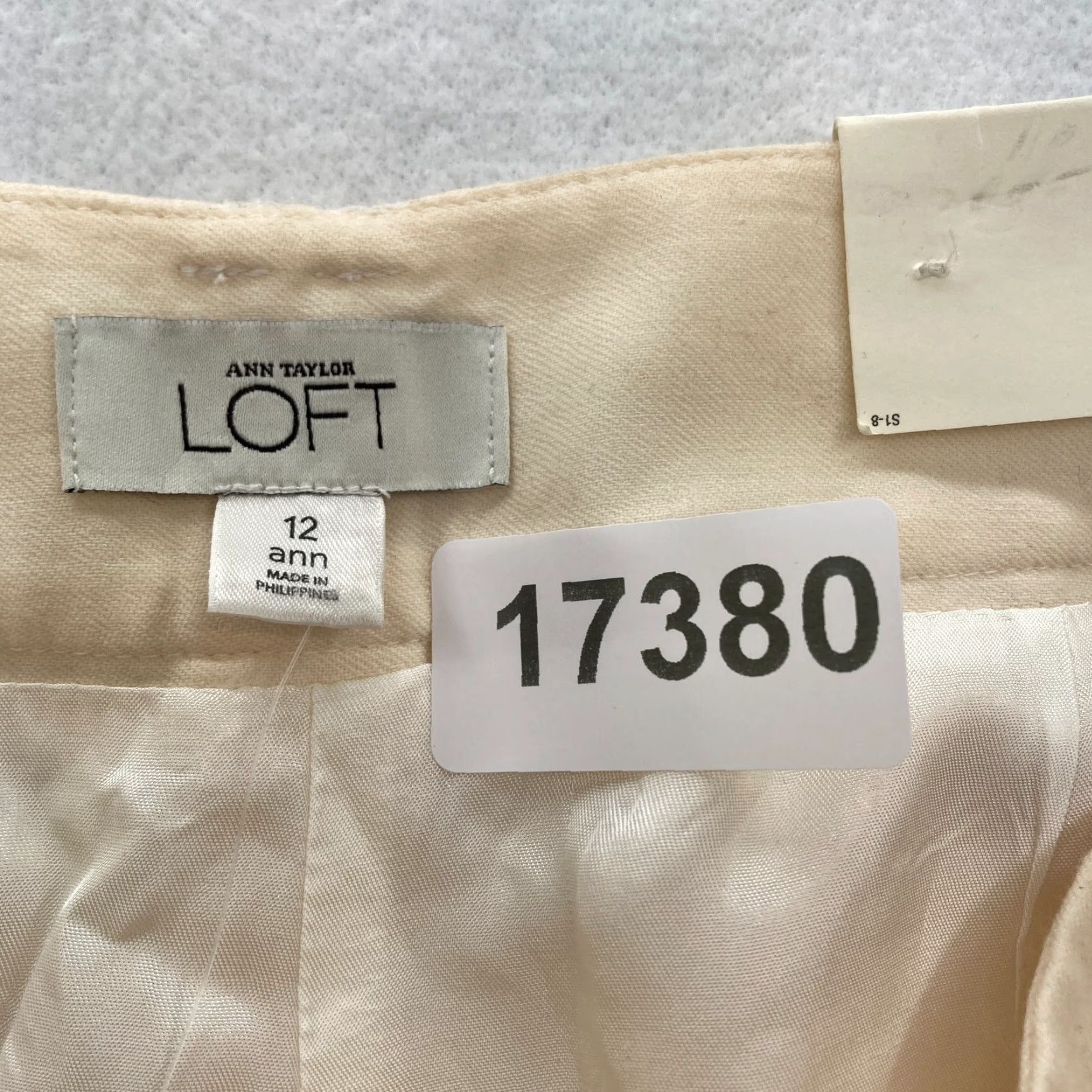 Ann Taylor Ann Taylor Ann Pants Women's 12 Flared Leg Beige Wool Dress Pant High Rise Lined Size 34" / US 12 / IT 48 - 4 Thumbnail