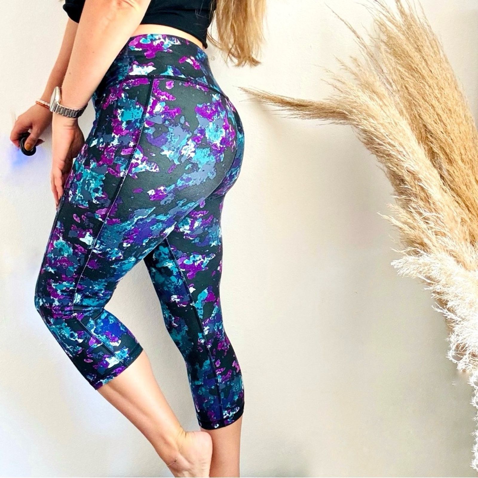 Old Navy 3 OLD NAVY Blue Print $48 High Rise Crop Leggings Capri Size 32" / US 10 / IT 46 - 16 Thumbnail