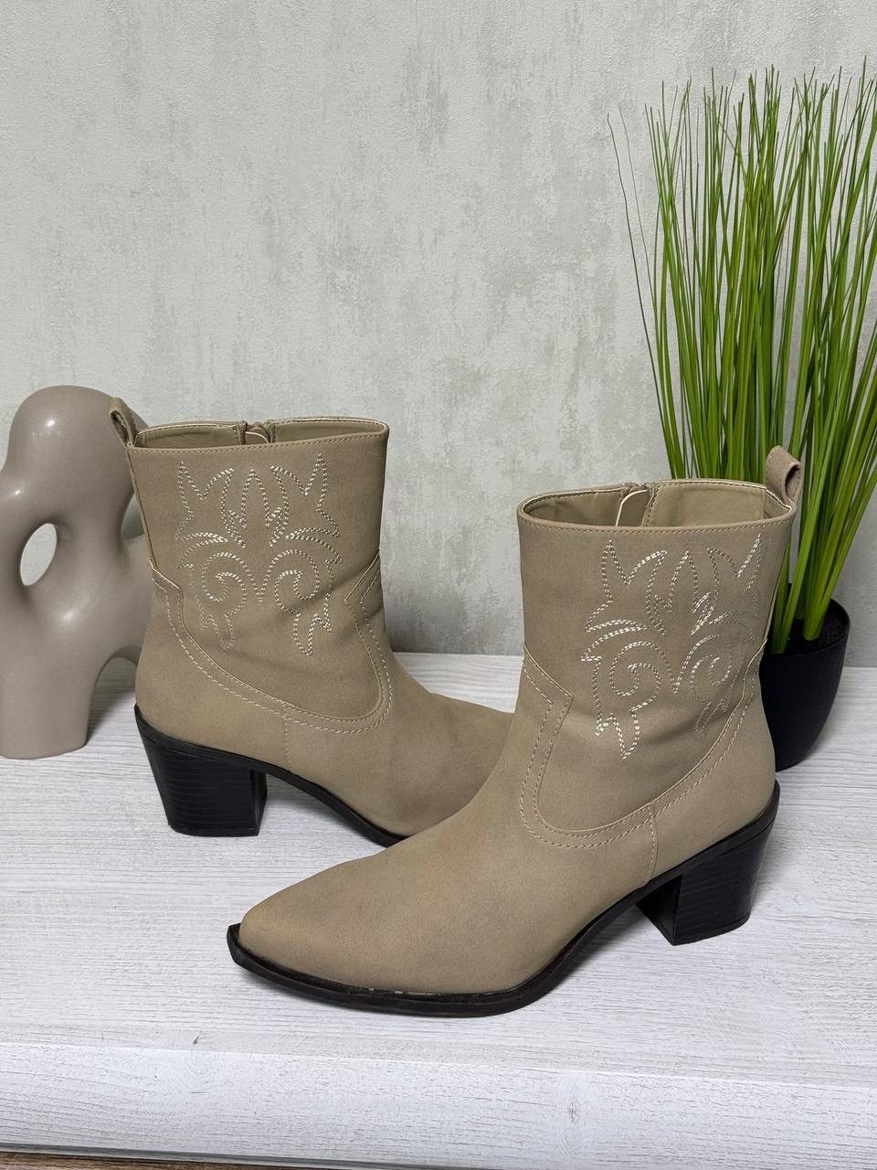 Cowboy Equipment VTG Women’s Ankle Boots Catwalk Size 38 Western Cowboy Styl Size US 8 / IT 38 - 1 Thumbnail