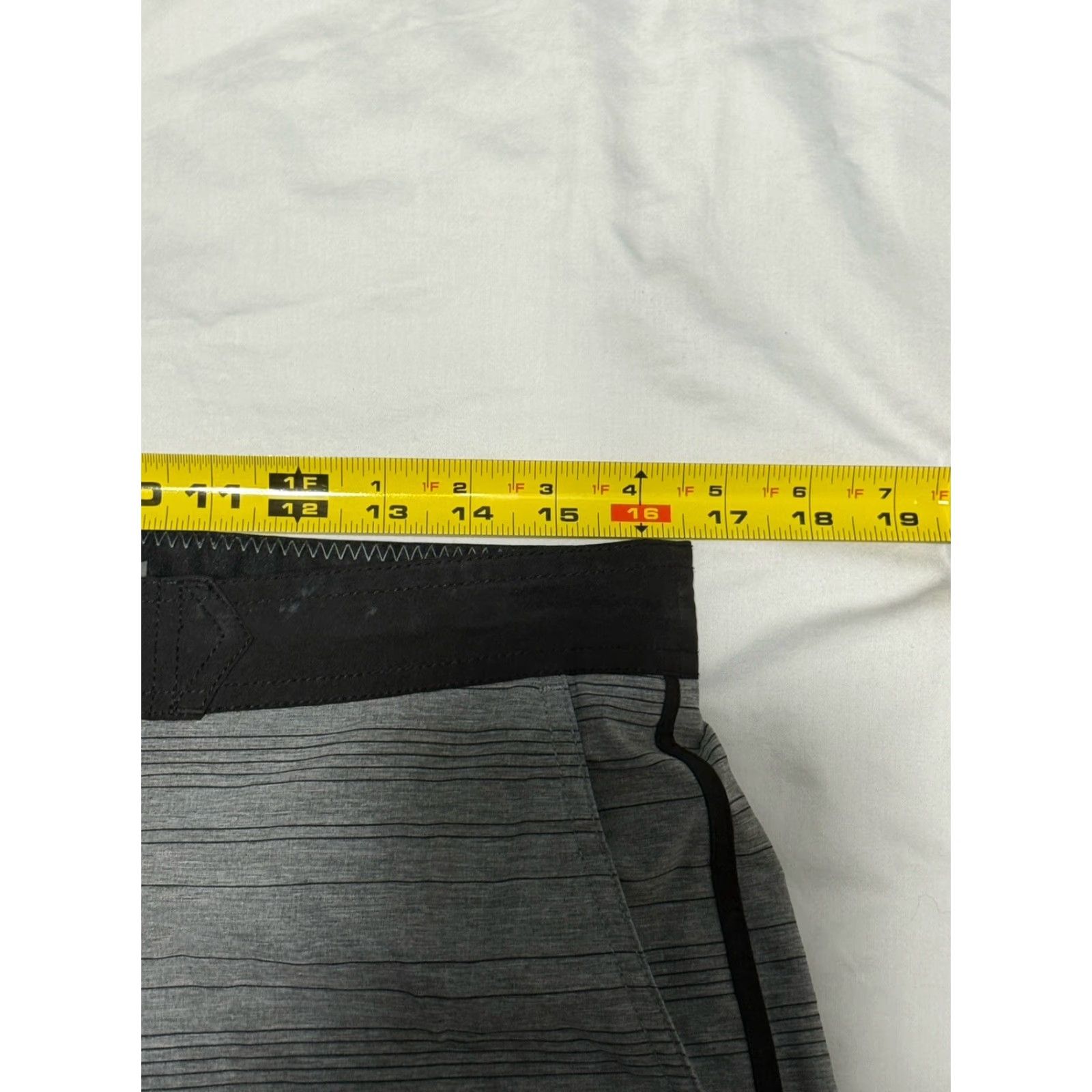 Vuori Vuori Cruise Shorts Men’s Size 34 Grey Microstripe Lightweight Stretch Size US 30 / EU 46 - 3 Thumbnail