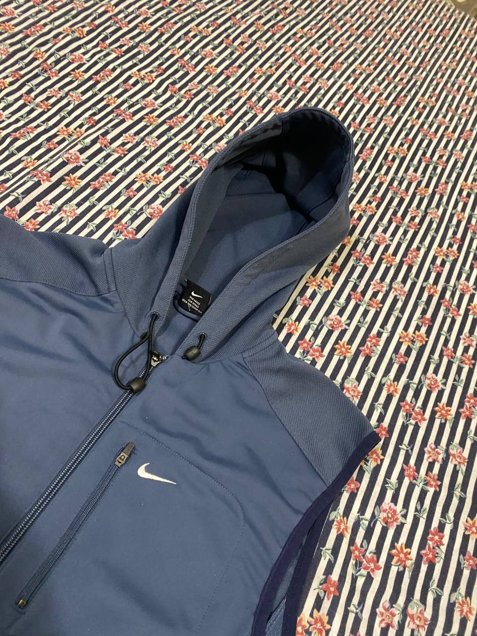 Nike Vintage NIKE Swoosh Logo Hoodies Vest STREETWEAR Size US M / EU 48-50 / 2 - 13 Thumbnail