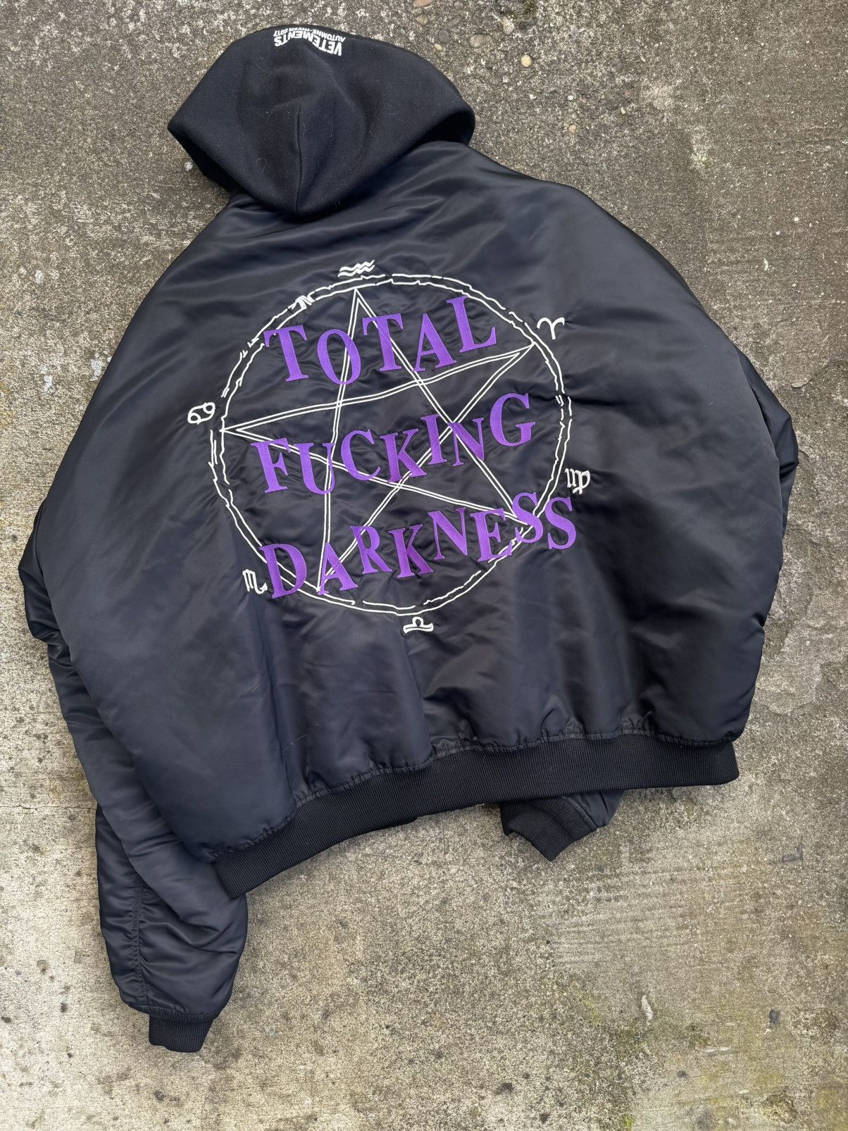 トップス vetements total fucking darkness jacket Vetements FW17 Total Fucking Darkness Cropped Bomber Jacket