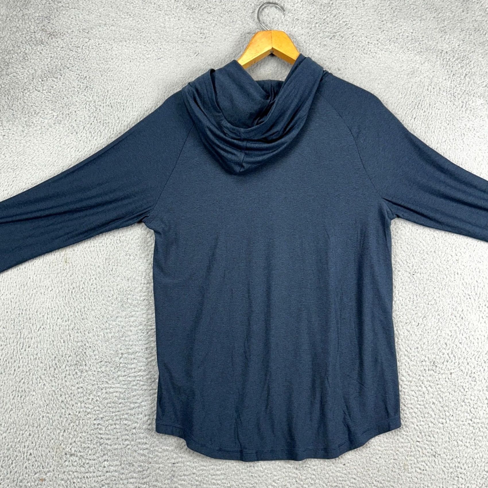 Vintage True Classic Mens Hoodie Shirt Medium Dark Blue Athletic Stretch Long Sleeve Pullover Sweatshirt Size US M / EU 48-50 / 2 - 3 Thumbnail