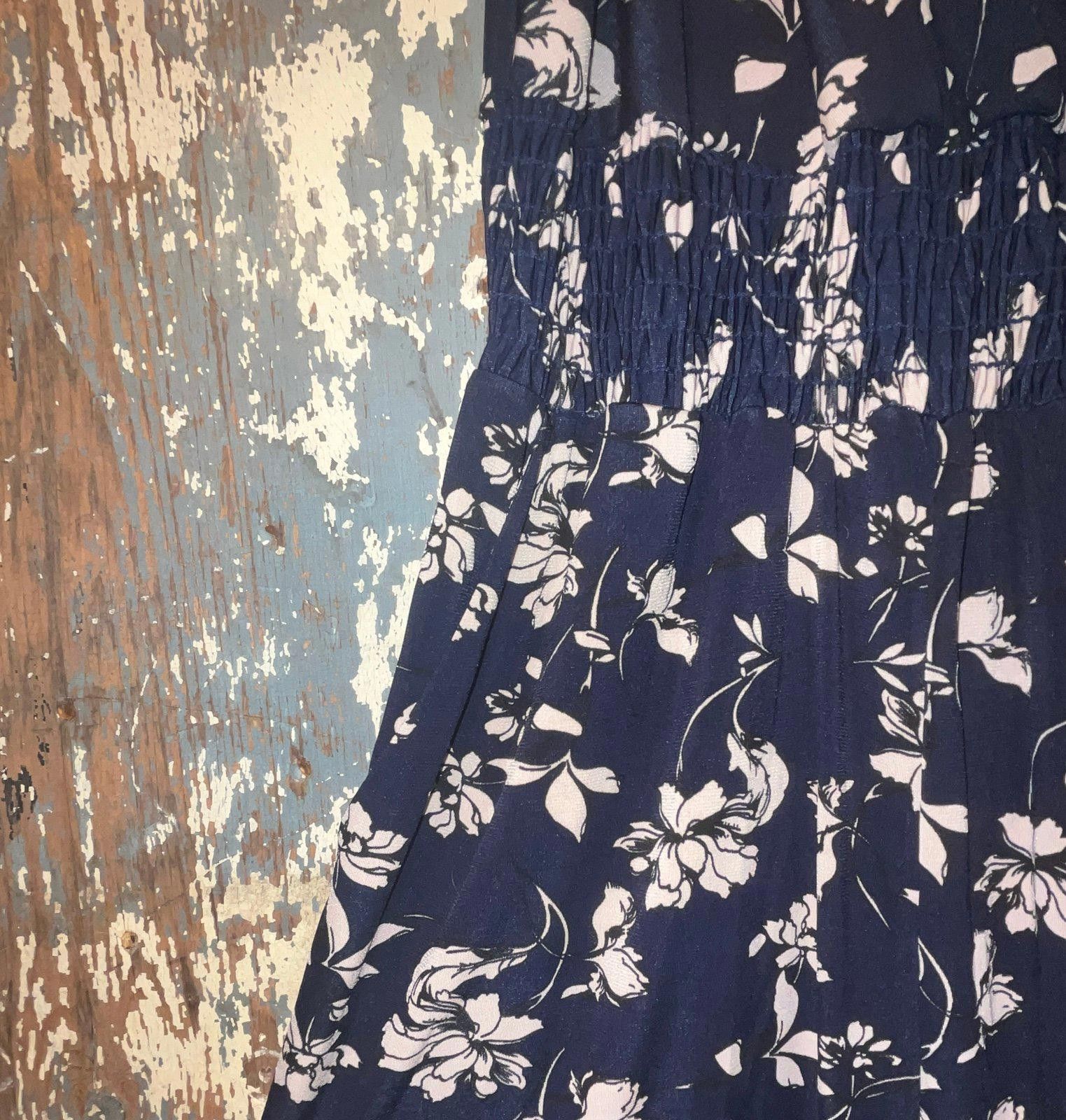 Designer Kaileigh navy floral jumpsuit, size Small Size 28" / US 6 / IT 42 - 2 Thumbnail