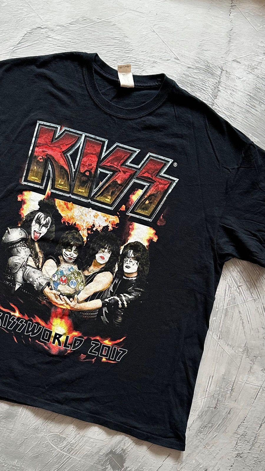 Band Tees × KISS 🔥KISSWORLD 2017 Kiss Rock Tee Size US XL / EU 56 / 4 - 1 Thumbnail