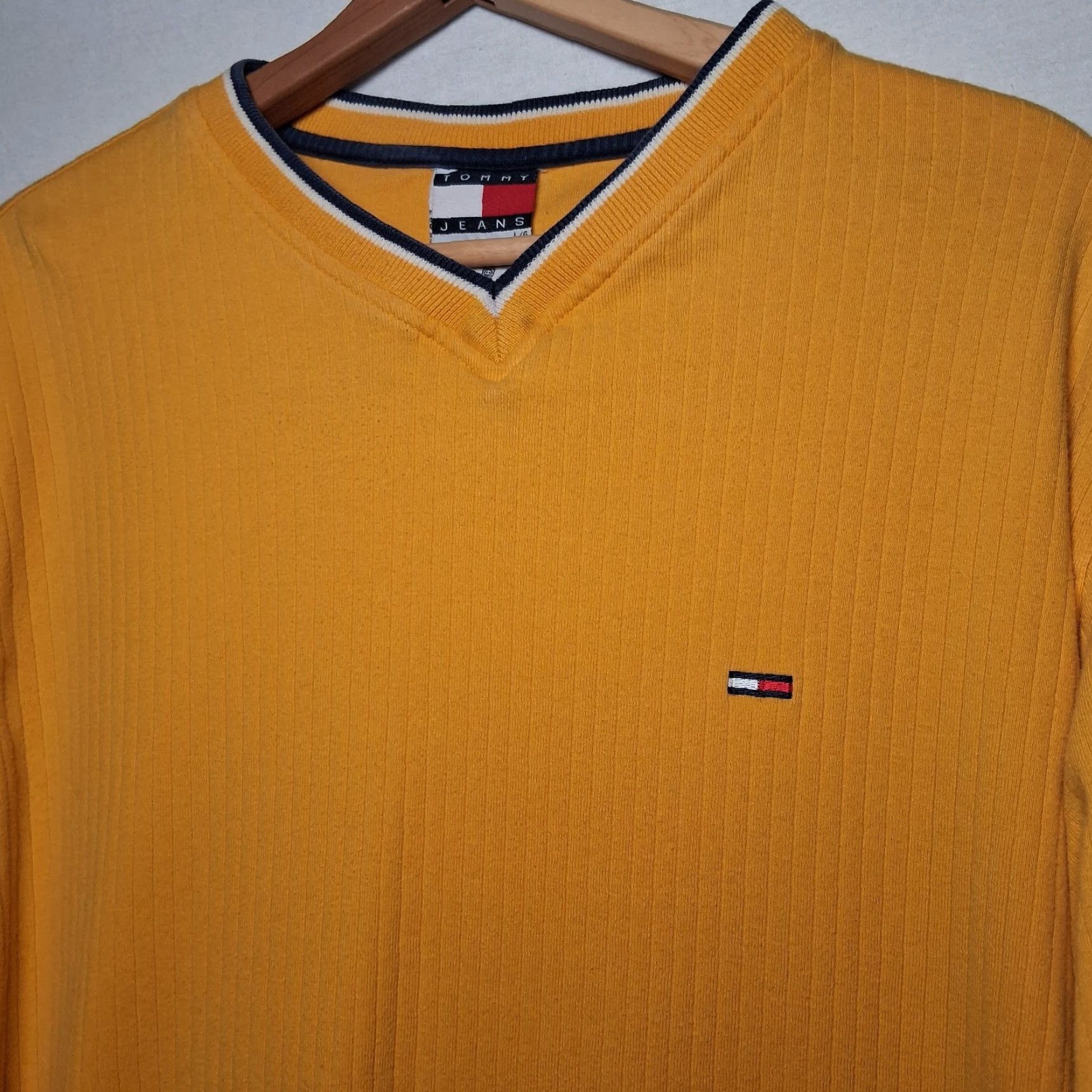 Tommy Hilfiger VINTAGE Tommy Jeans Shirt Men L Ribbed Knit Gold Long Sleeve V Neck Size US L / EU 52-54 / 3 - 2 Thumbnail