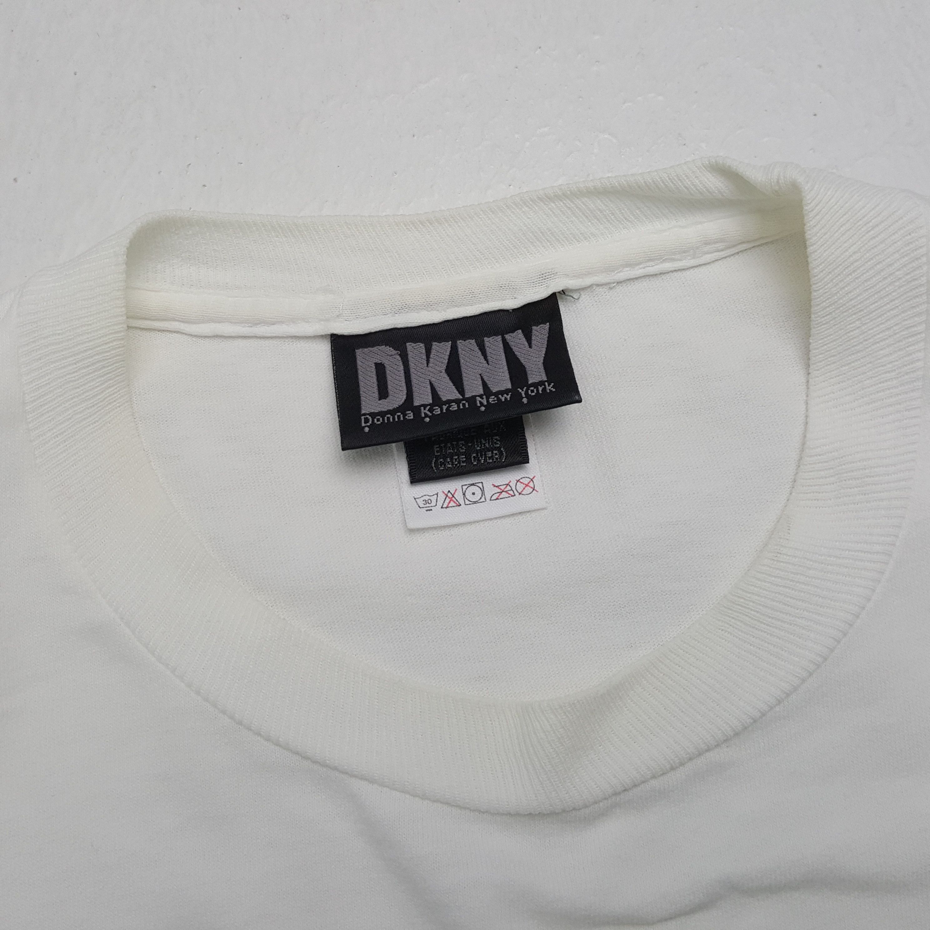 DKNY × Vintage DKNY Center Design Streetwear Style Tshirt Size US L / EU 52-54 / 3 - 7 Thumbnail