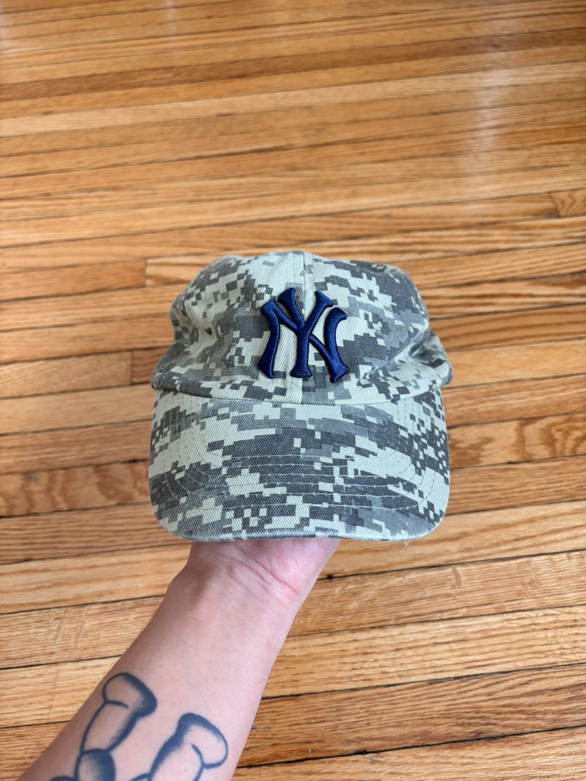 New York Yankees Vintage New York Yankees Digicamo Strapback Size ONE SIZE - 3 Thumbnail