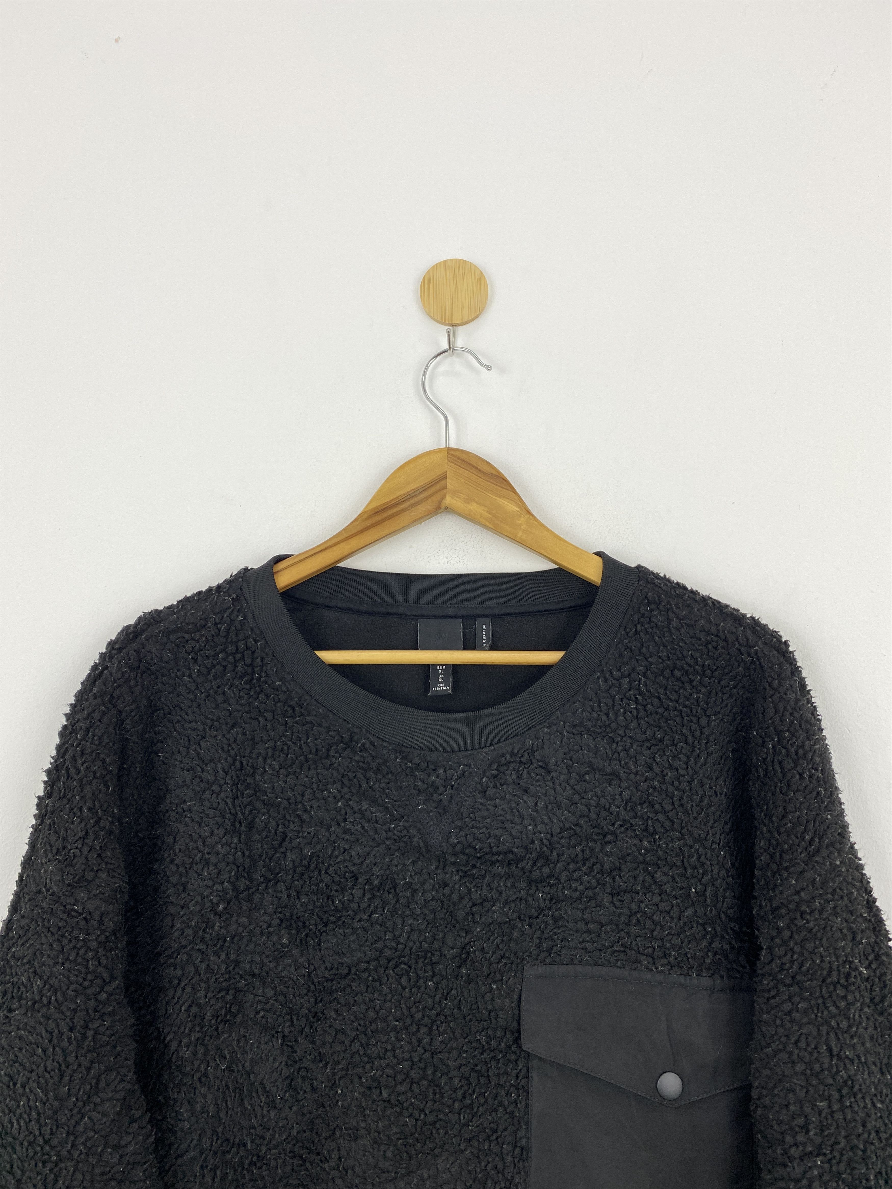 H&M × Vintage Vintage H&M Single Pocket Pullover Fleece Sweatshirt Size US XL / EU 56 / 4 - 2 Thumbnail
