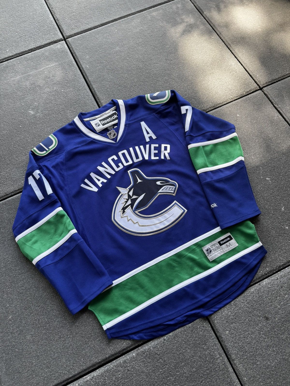 Reebok CRAZY VANCOUVER CANUCKS KESLER JERSEY Size US M / EU 48-50 / 2 - 1 Thumbnail