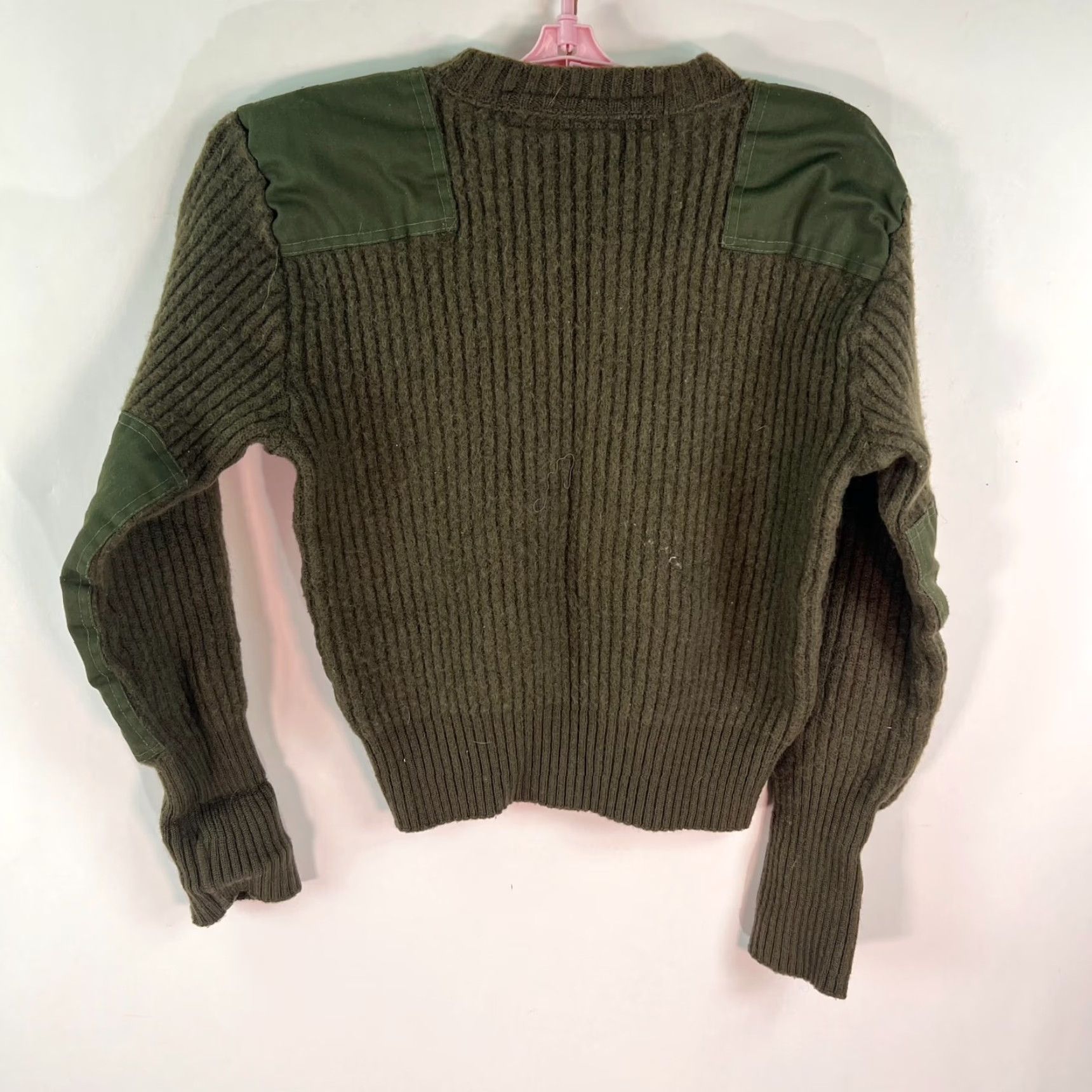 Vintage VINTAGE DSCP Sweater Military Green Wool Elbow Patches 90s Adults Medium Green Mens Sweater Size US M / EU 48-50 / 2 - 5 Thumbnail