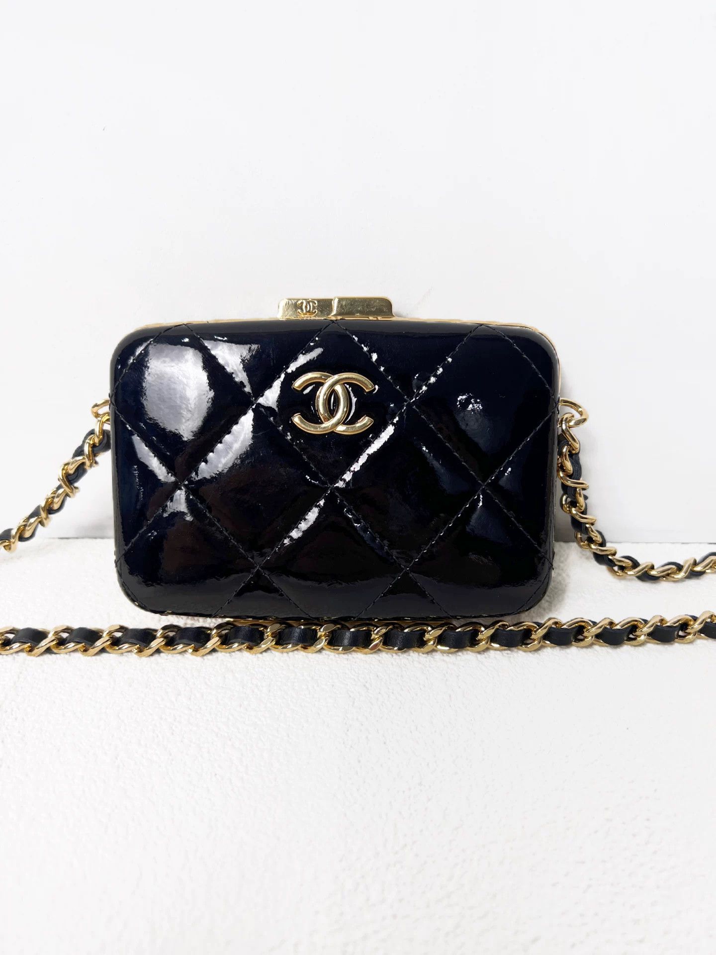 Chanel Pre-loved Bag Very good condition Size ONE SIZE - 1 Thumbnail